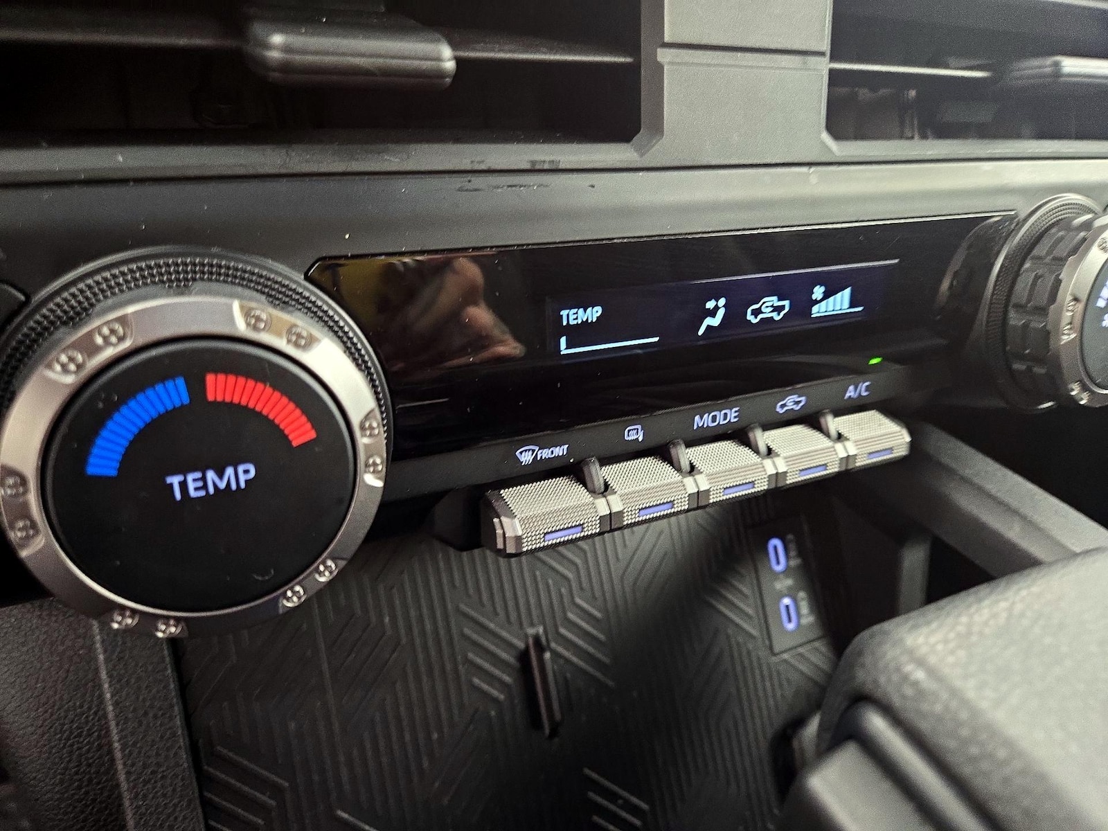 2025 Toyota Tacoma SR5 - Photo 17