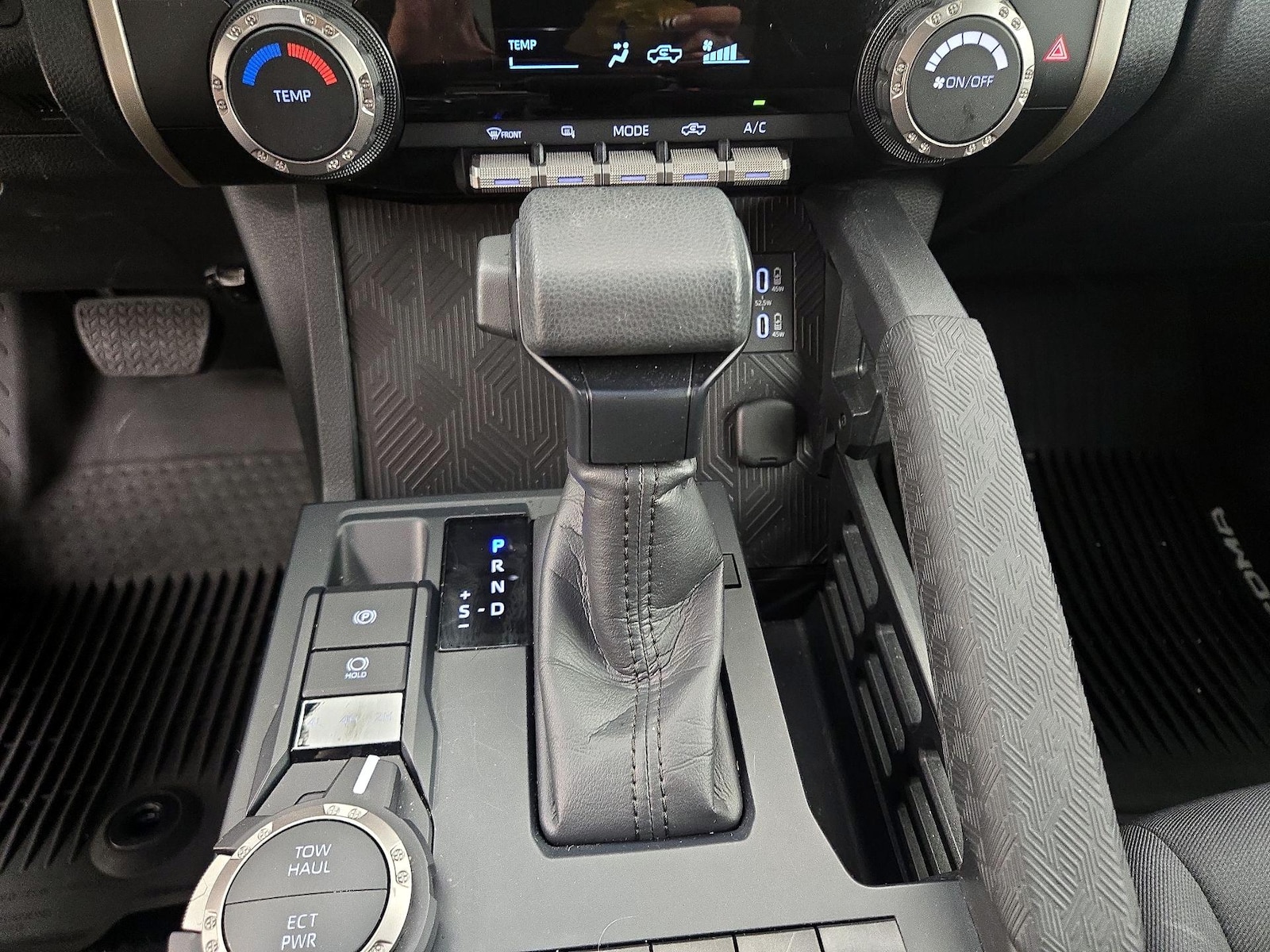 2025 Toyota Tacoma SR5 - Photo 18