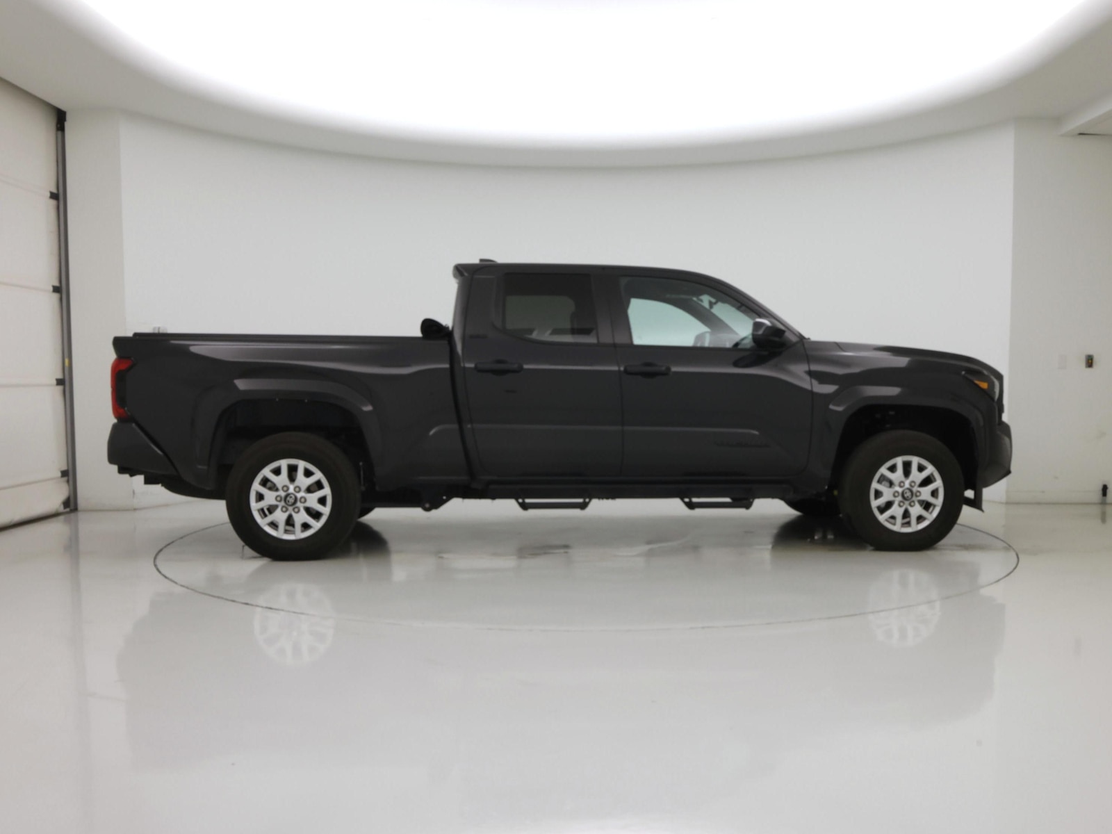 2025 Toyota Tacoma SR5 - Photo 8