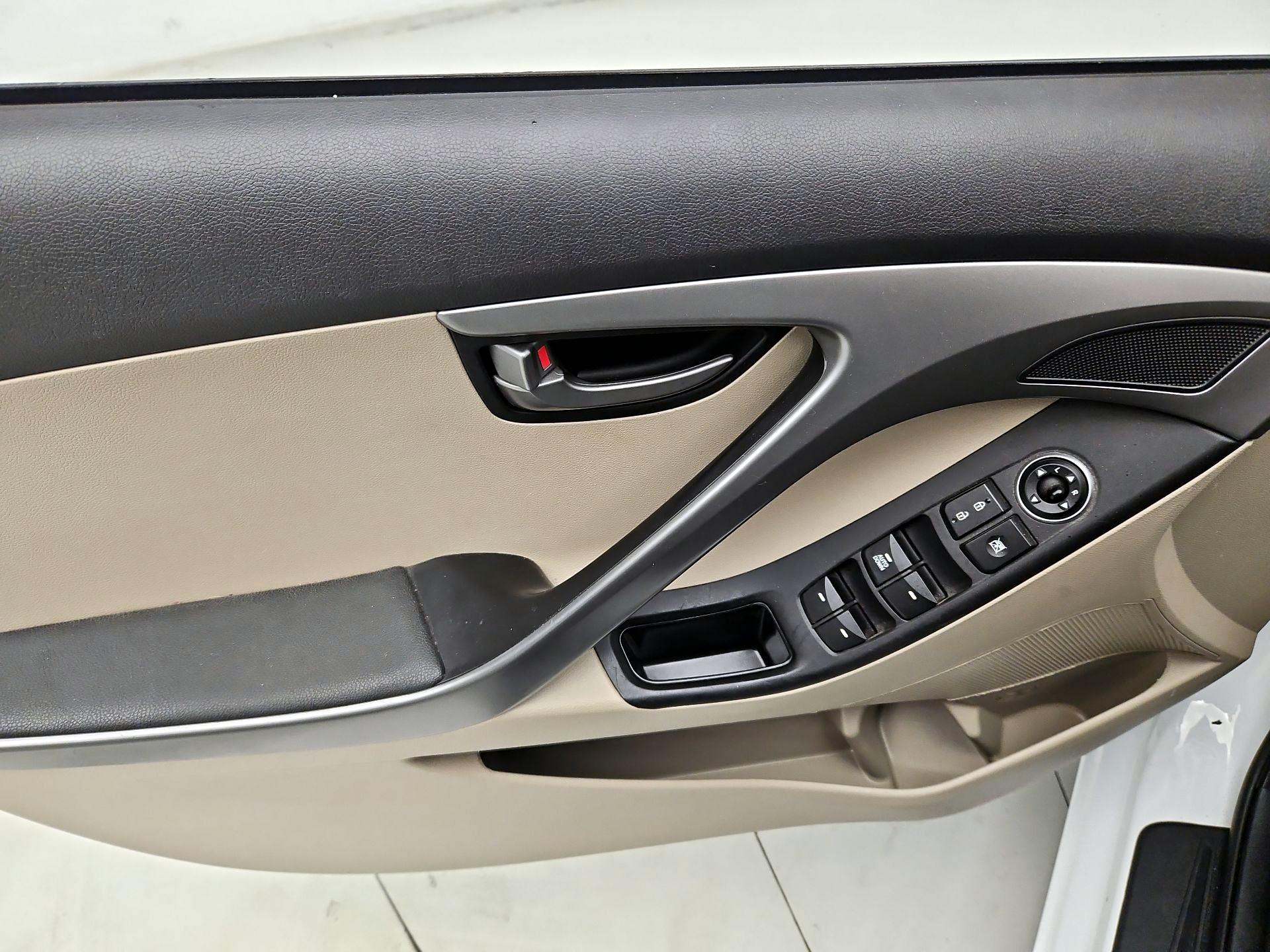 Thumbnail: 2016 Hyundai Elantra - 12