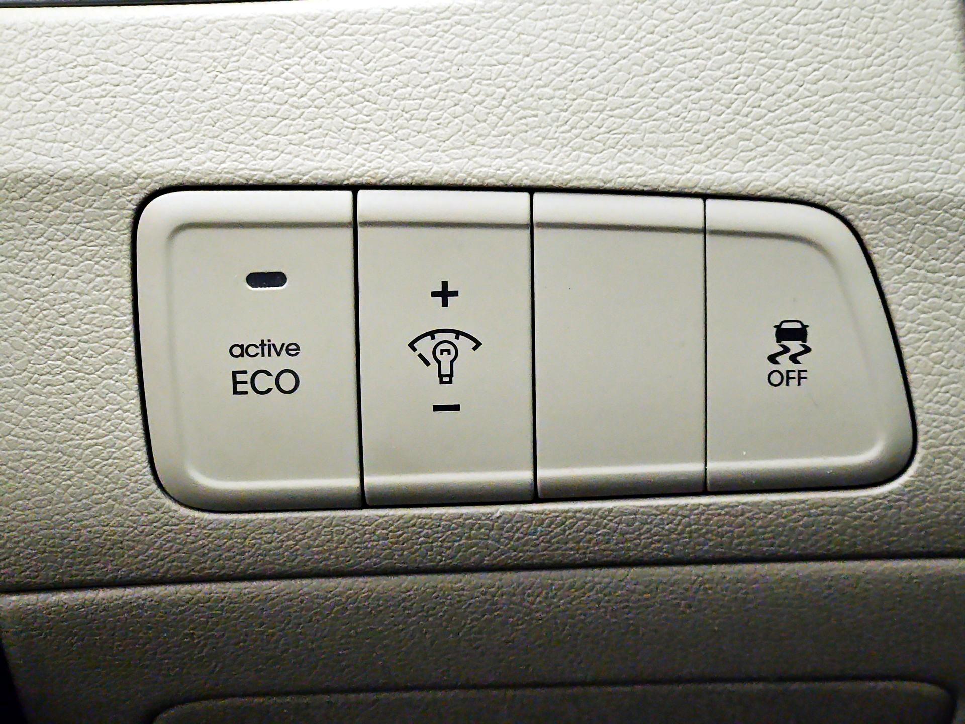 Thumbnail: 2016 Hyundai Elantra - 13