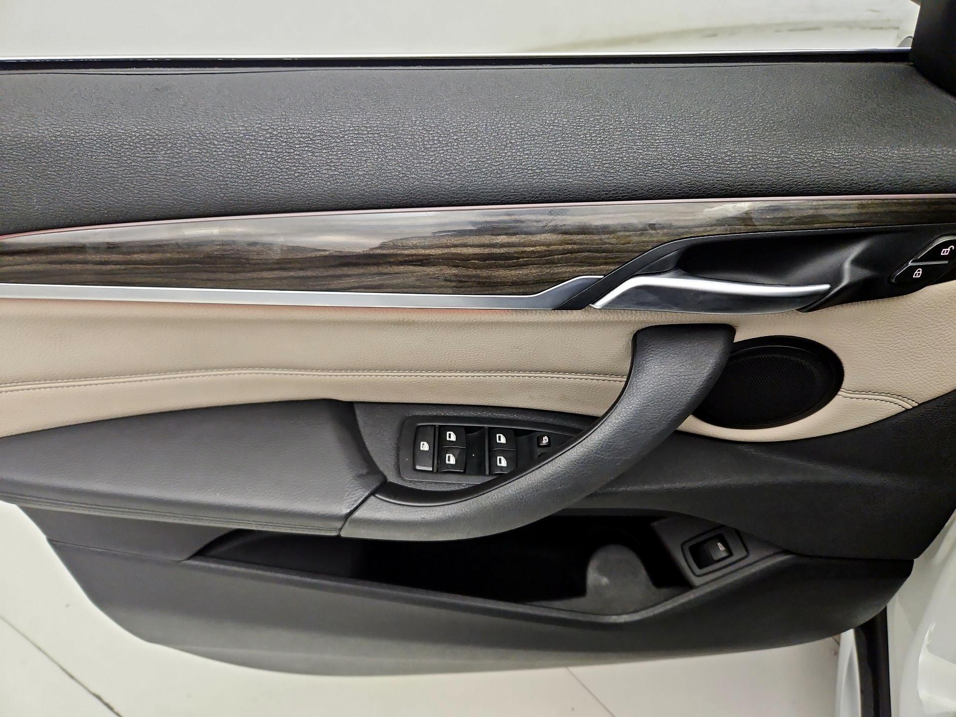 Thumbnail: 2016 BMW X1 - 12