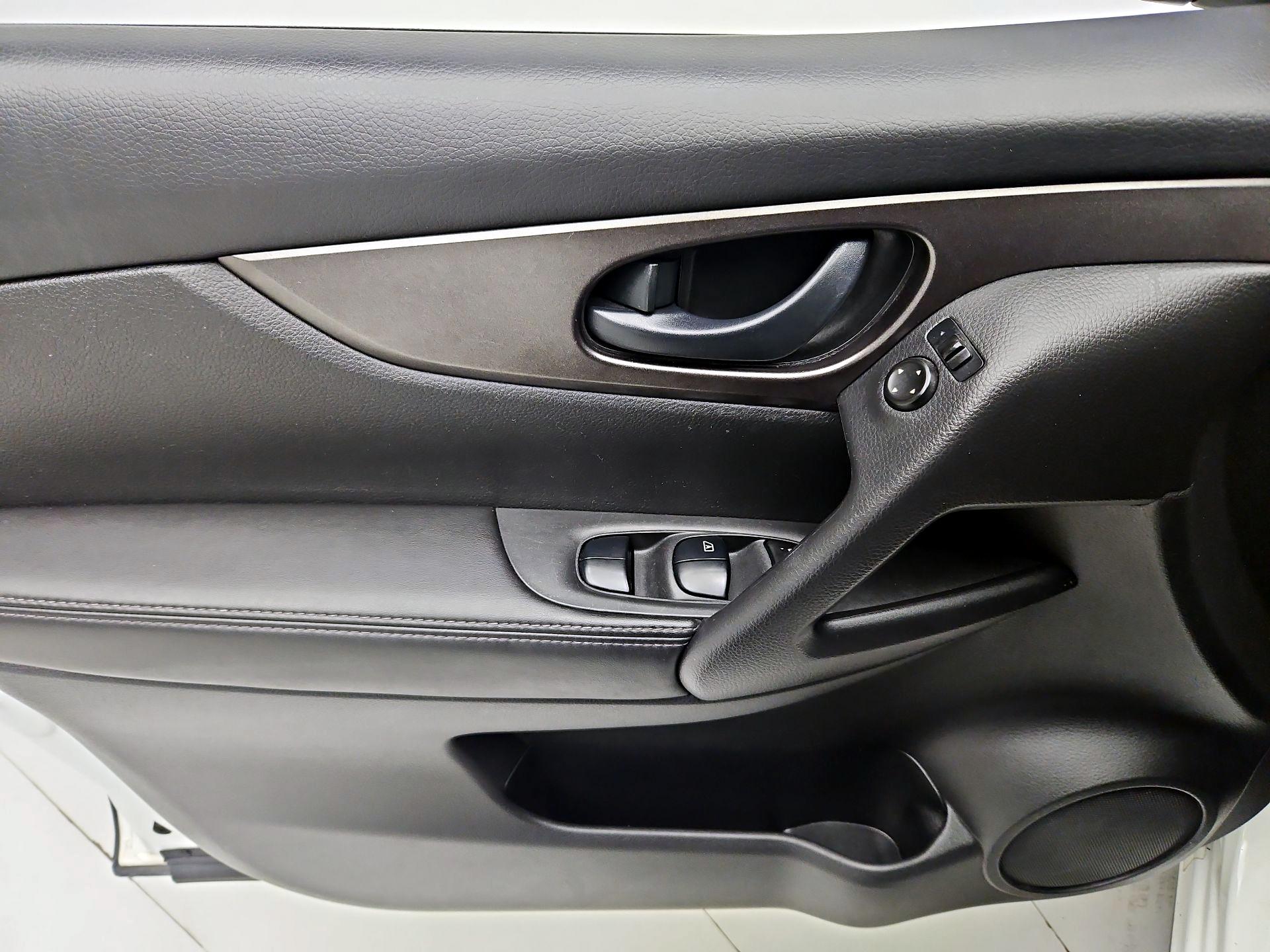 Thumbnail: 2019 Nissan Rogue Sport - 12