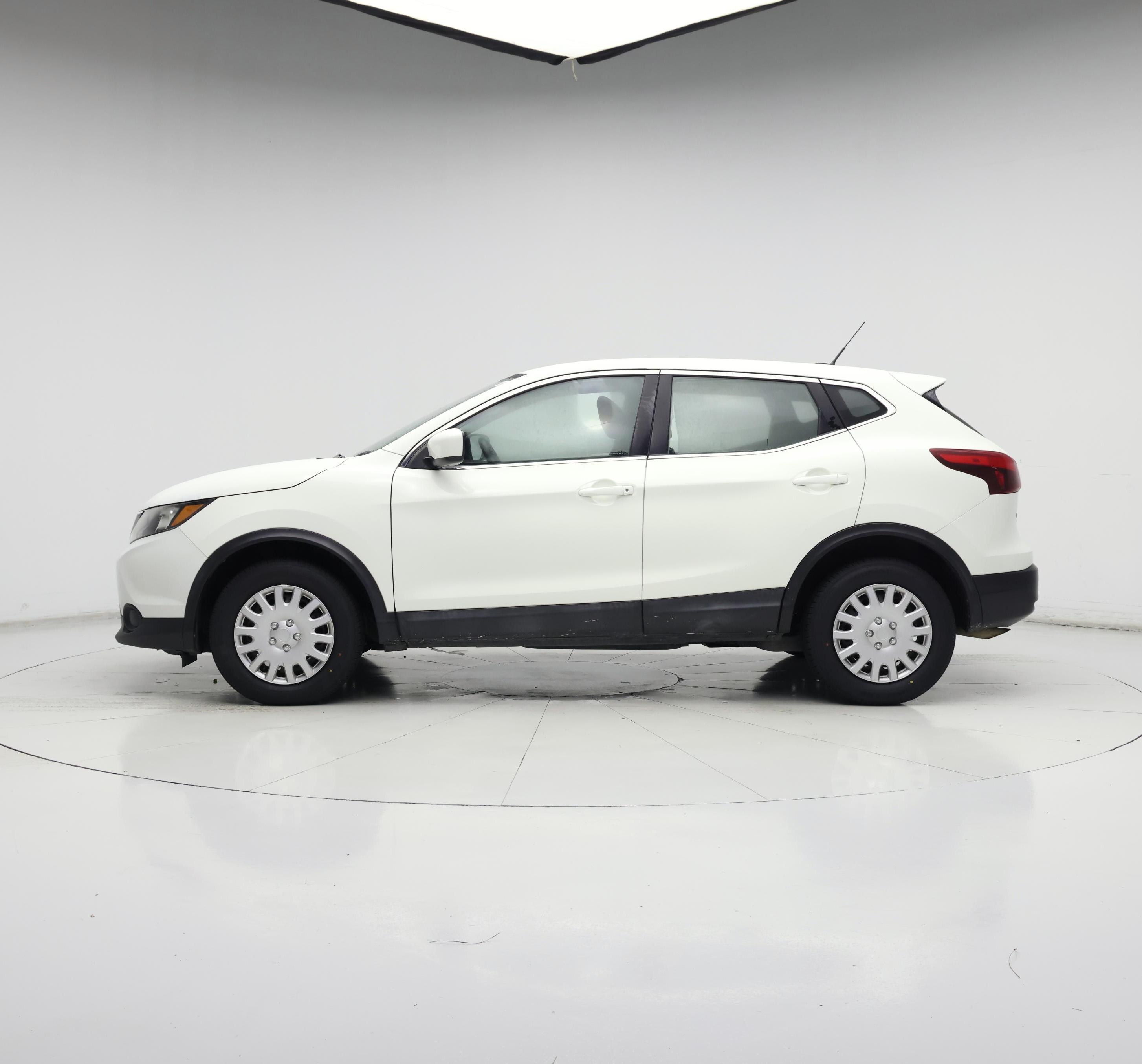 Thumbnail: 2019 Nissan Rogue Sport - 3