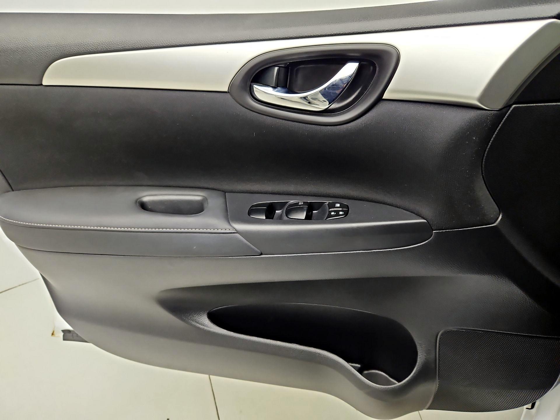 Thumbnail: 2017 Nissan Sentra - 12