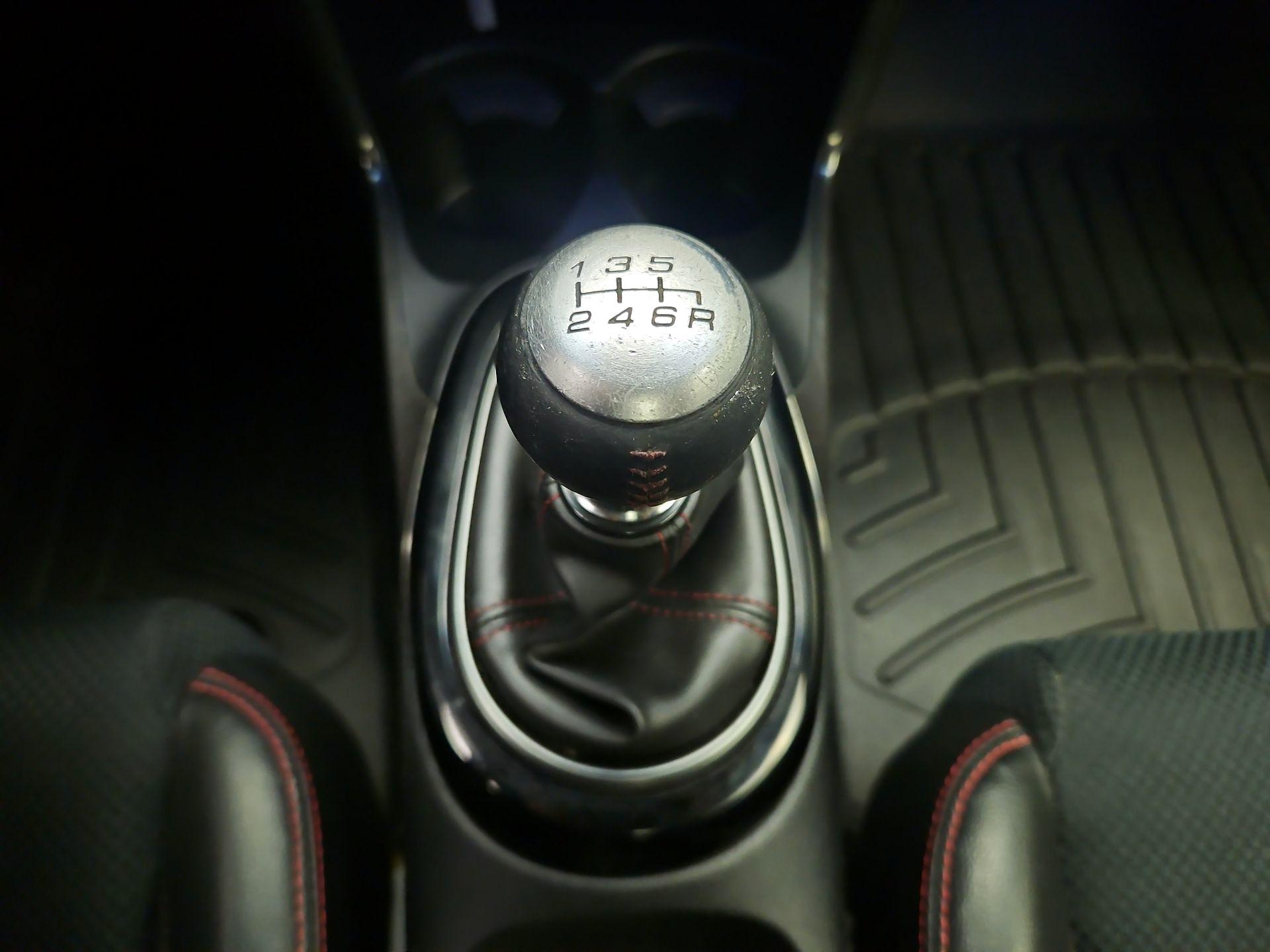 Thumbnail: 2015 Honda CR-Z - 16