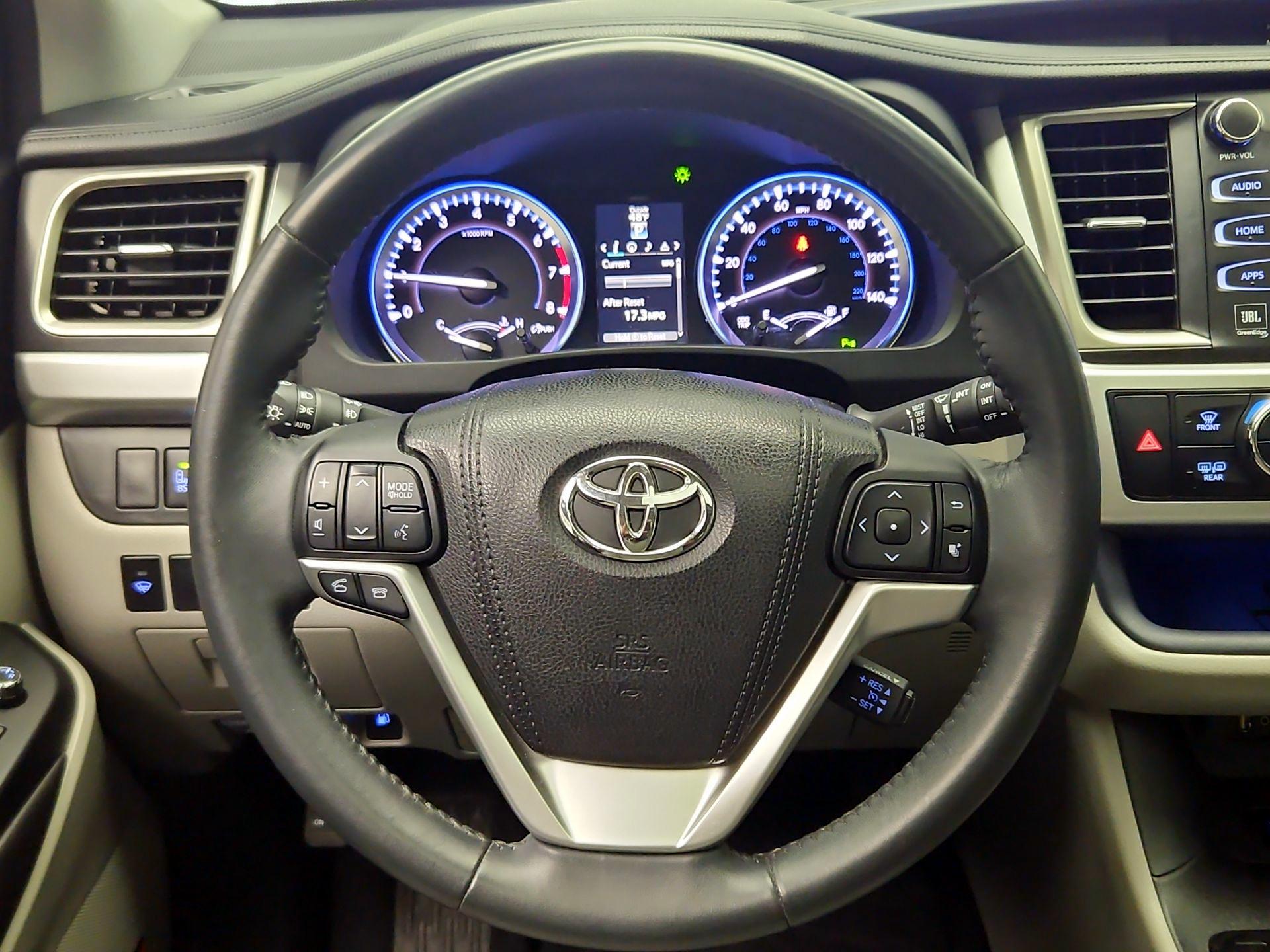 Thumbnail: 2016 Toyota Highlander - 10