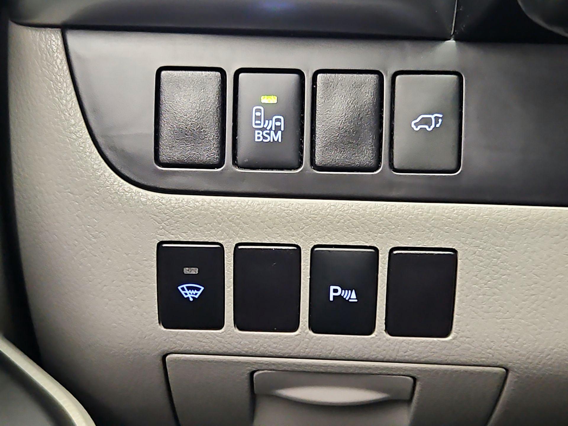 Thumbnail: 2016 Toyota Highlander - 13