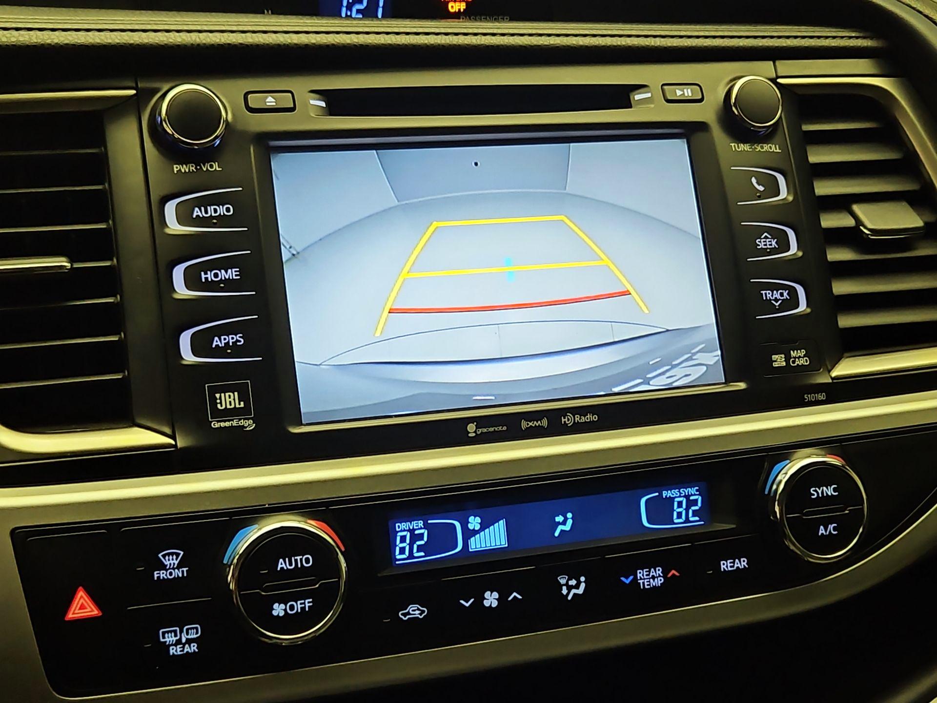 Thumbnail: 2016 Toyota Highlander - 14