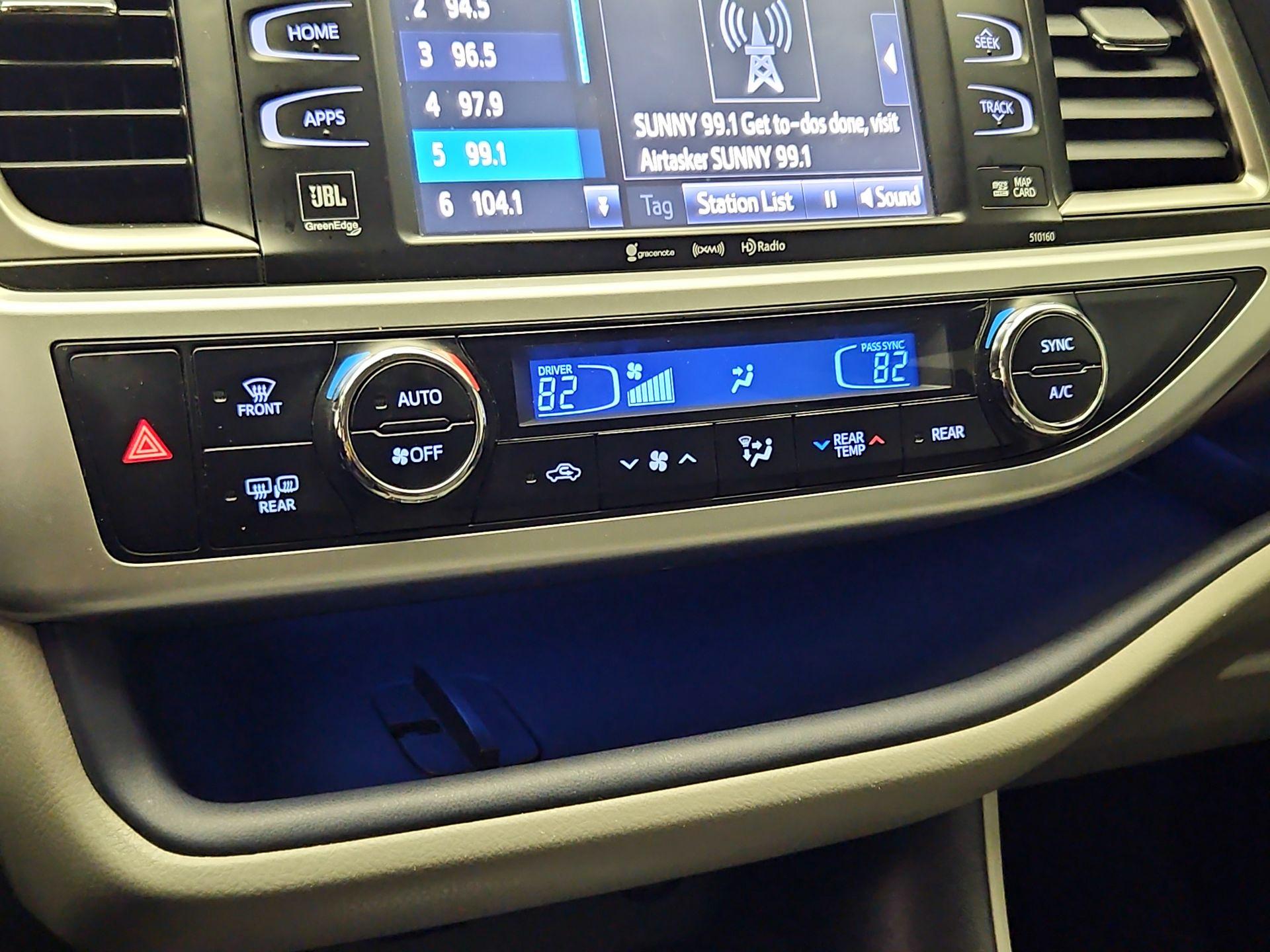 Thumbnail: 2016 Toyota Highlander - 16