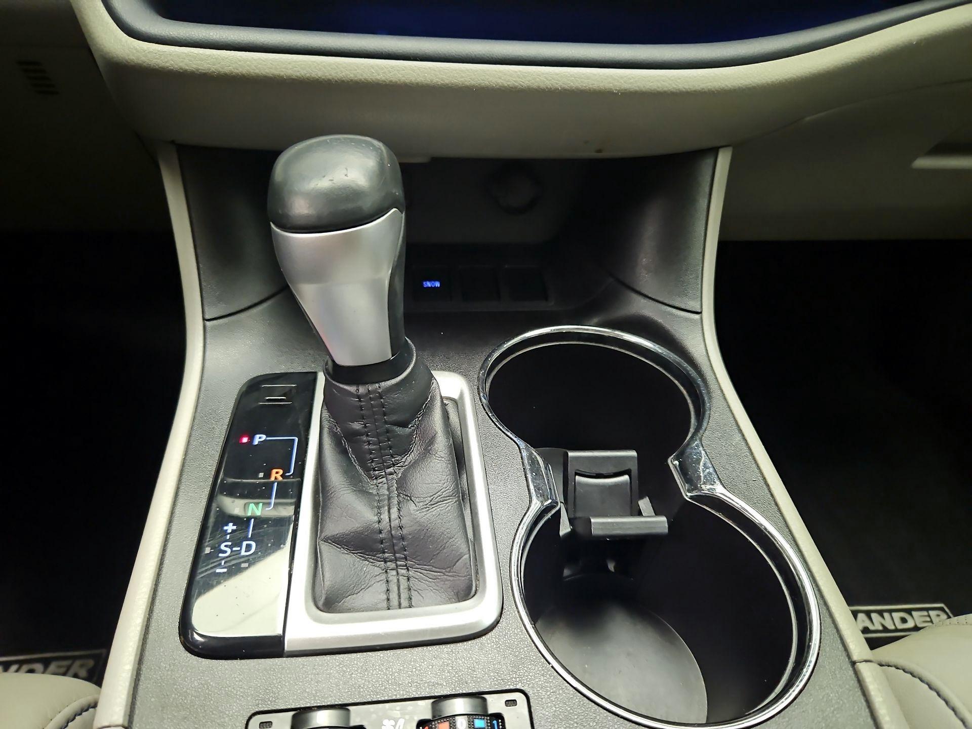 Thumbnail: 2016 Toyota Highlander - 17