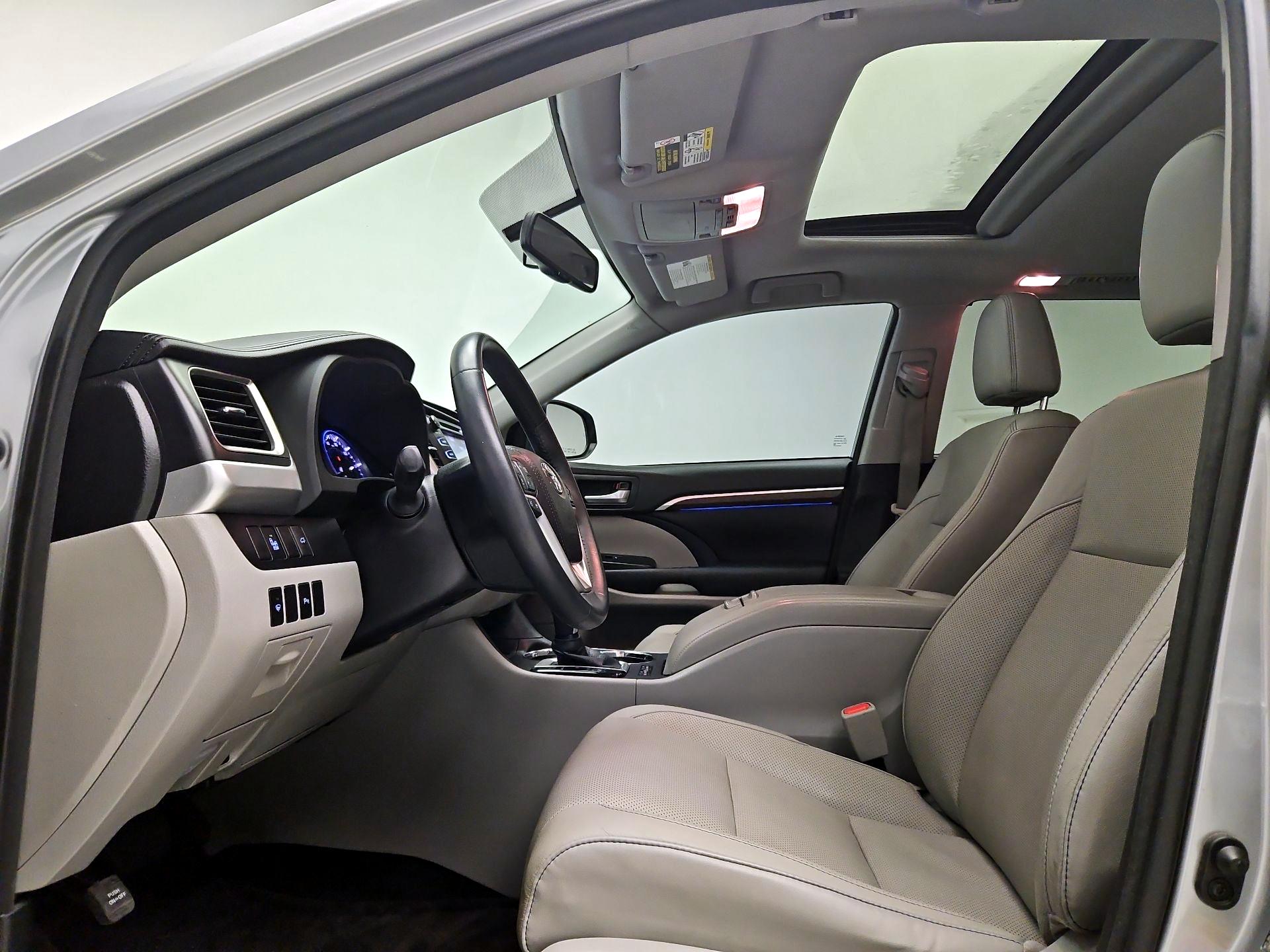 Thumbnail: 2016 Toyota Highlander - 18