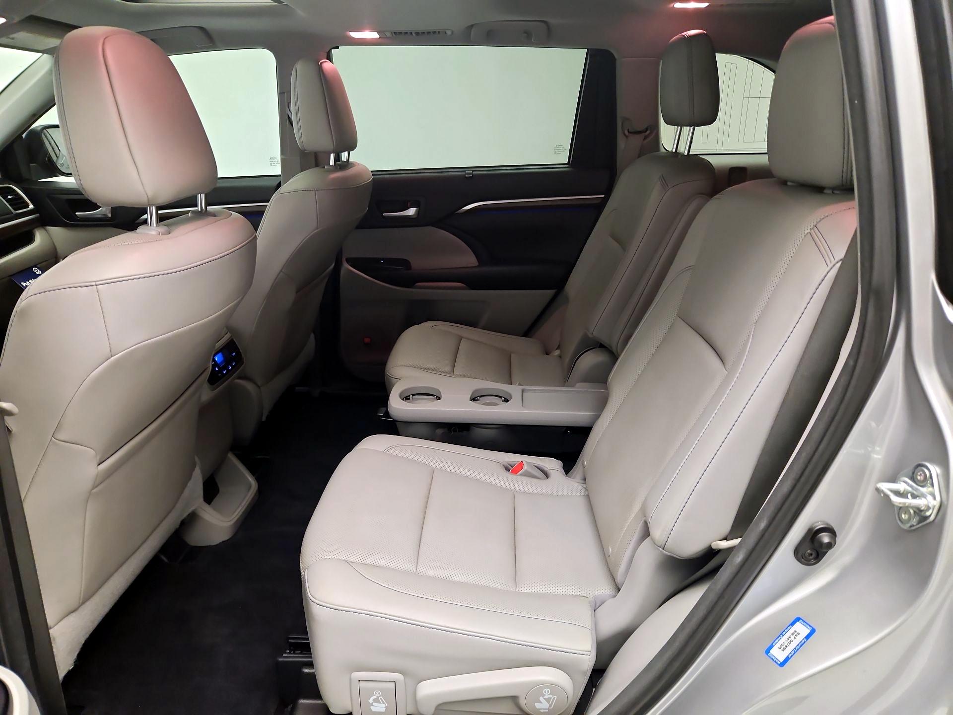 Thumbnail: 2016 Toyota Highlander - 19