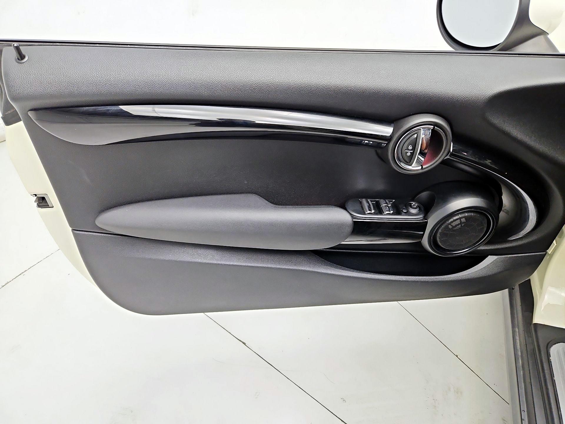 Thumbnail: 2016 MINI Cooper - 10