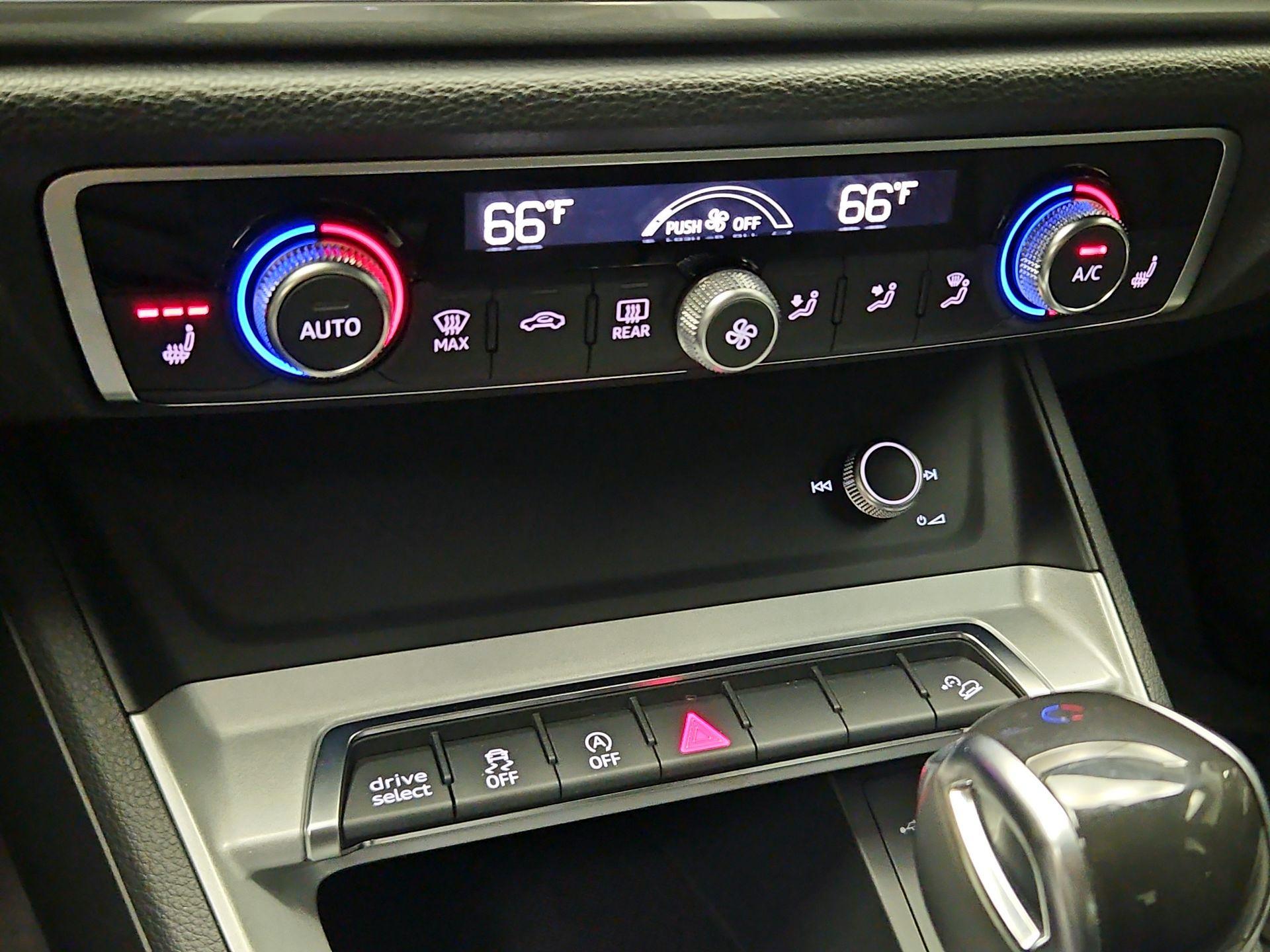 Thumbnail: 2021 Audi Q3 - 16