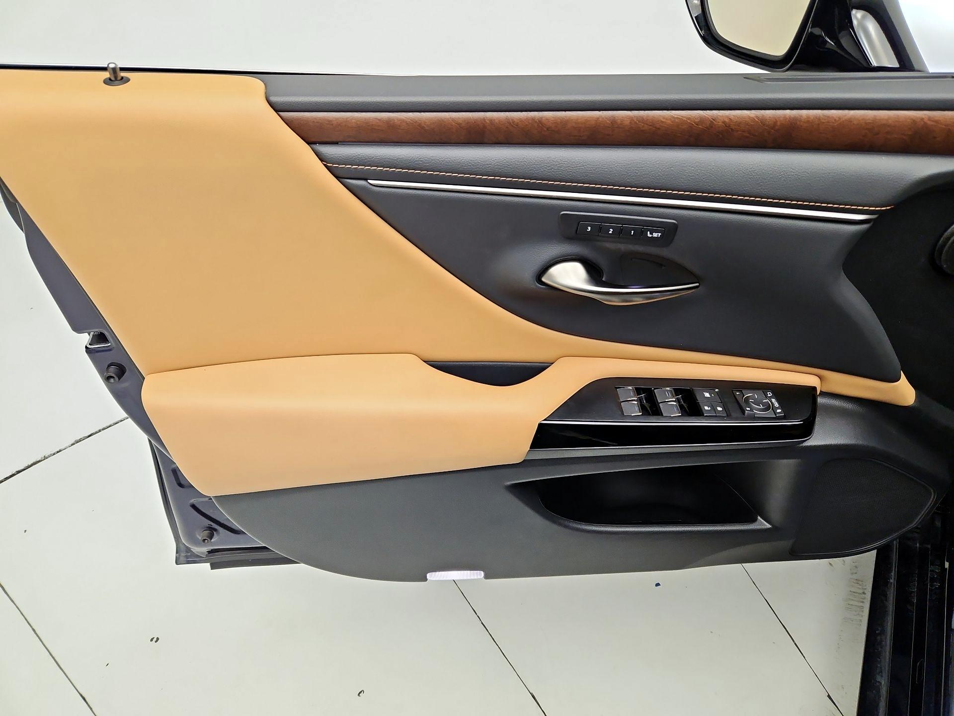 Thumbnail: 2024 Lexus ES - 12