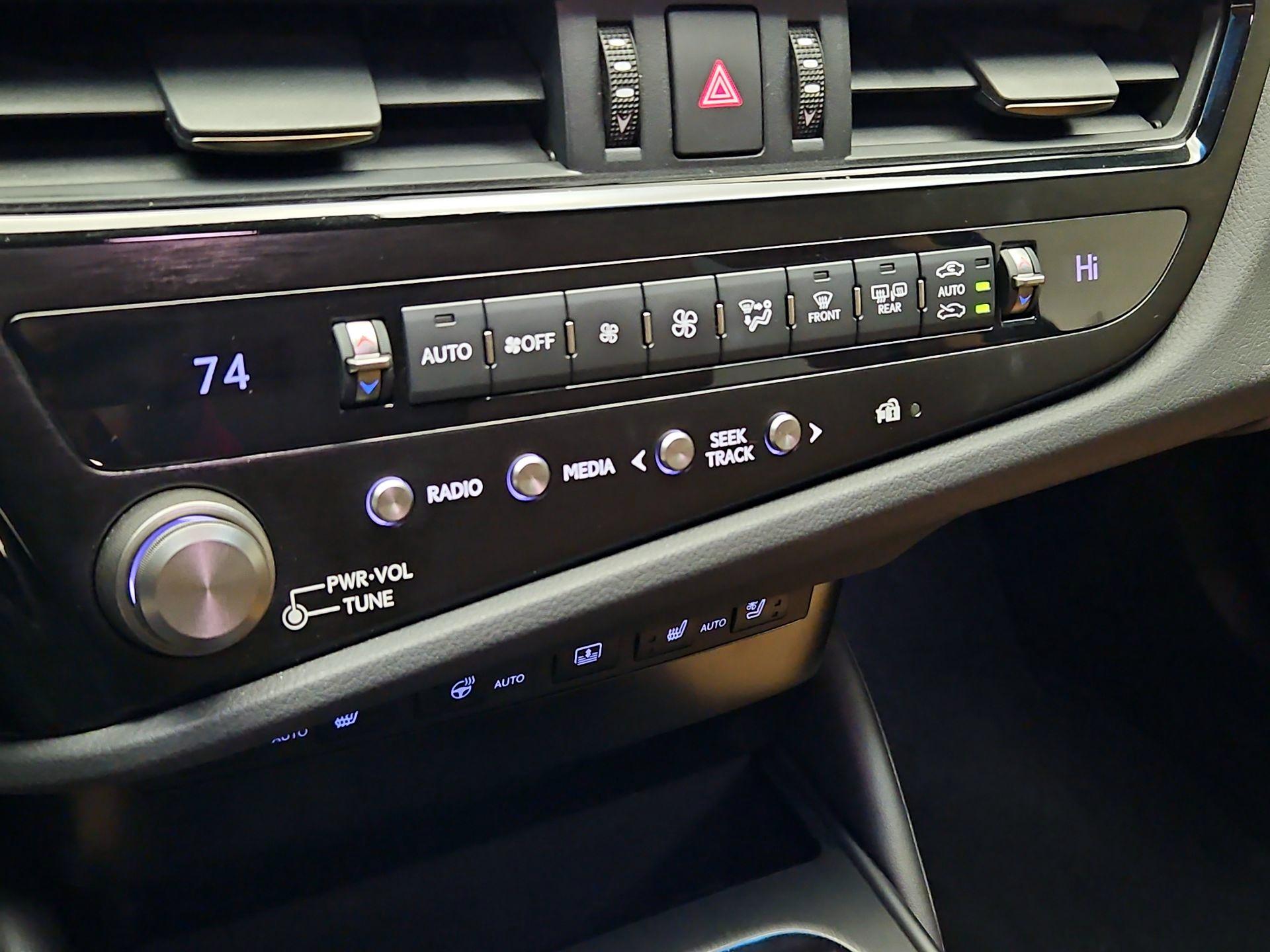 Thumbnail: 2024 Lexus ES - 16