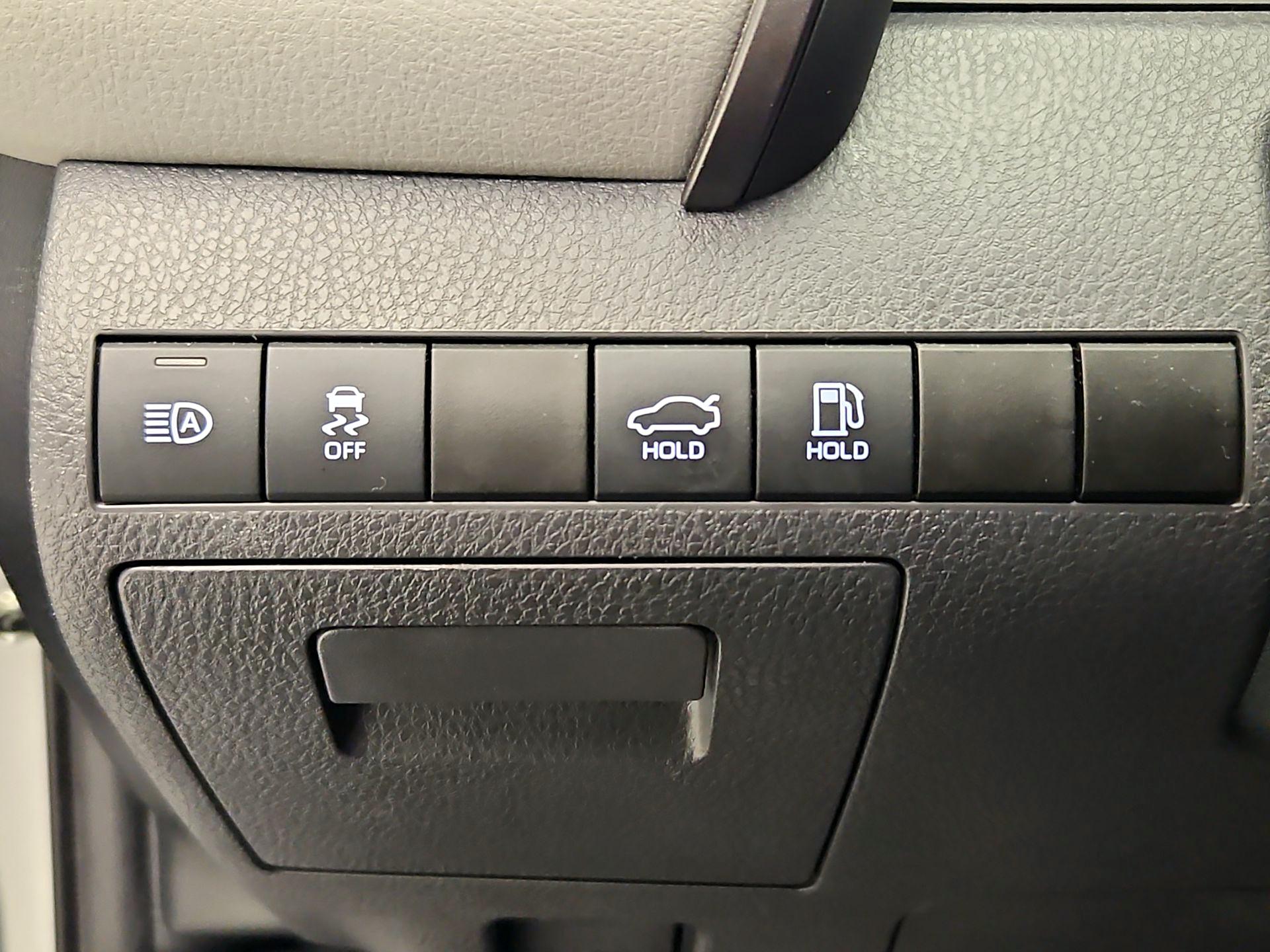 Thumbnail: 2022 Toyota Camry - 13