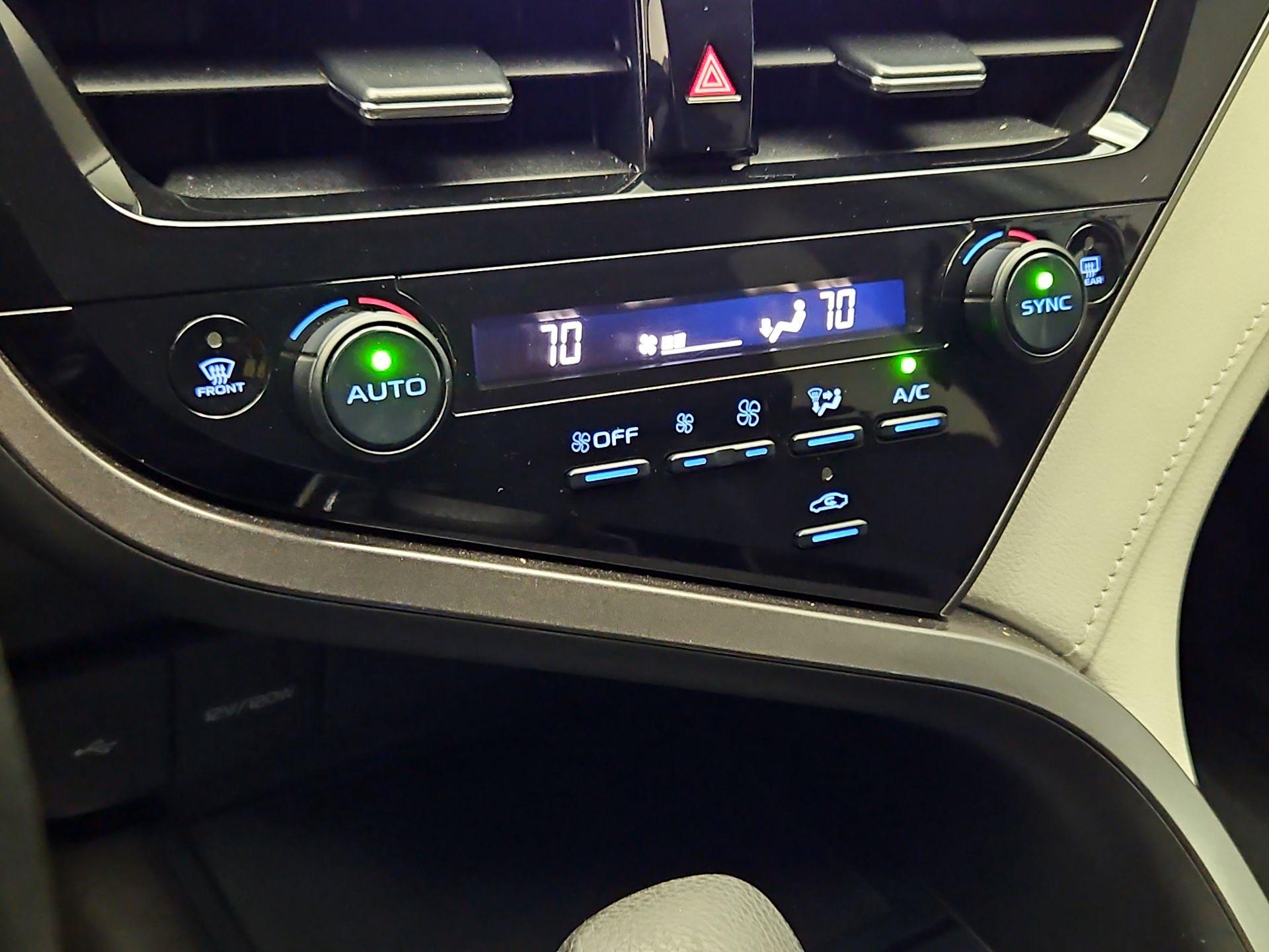 Thumbnail: 2022 Toyota Camry - 16