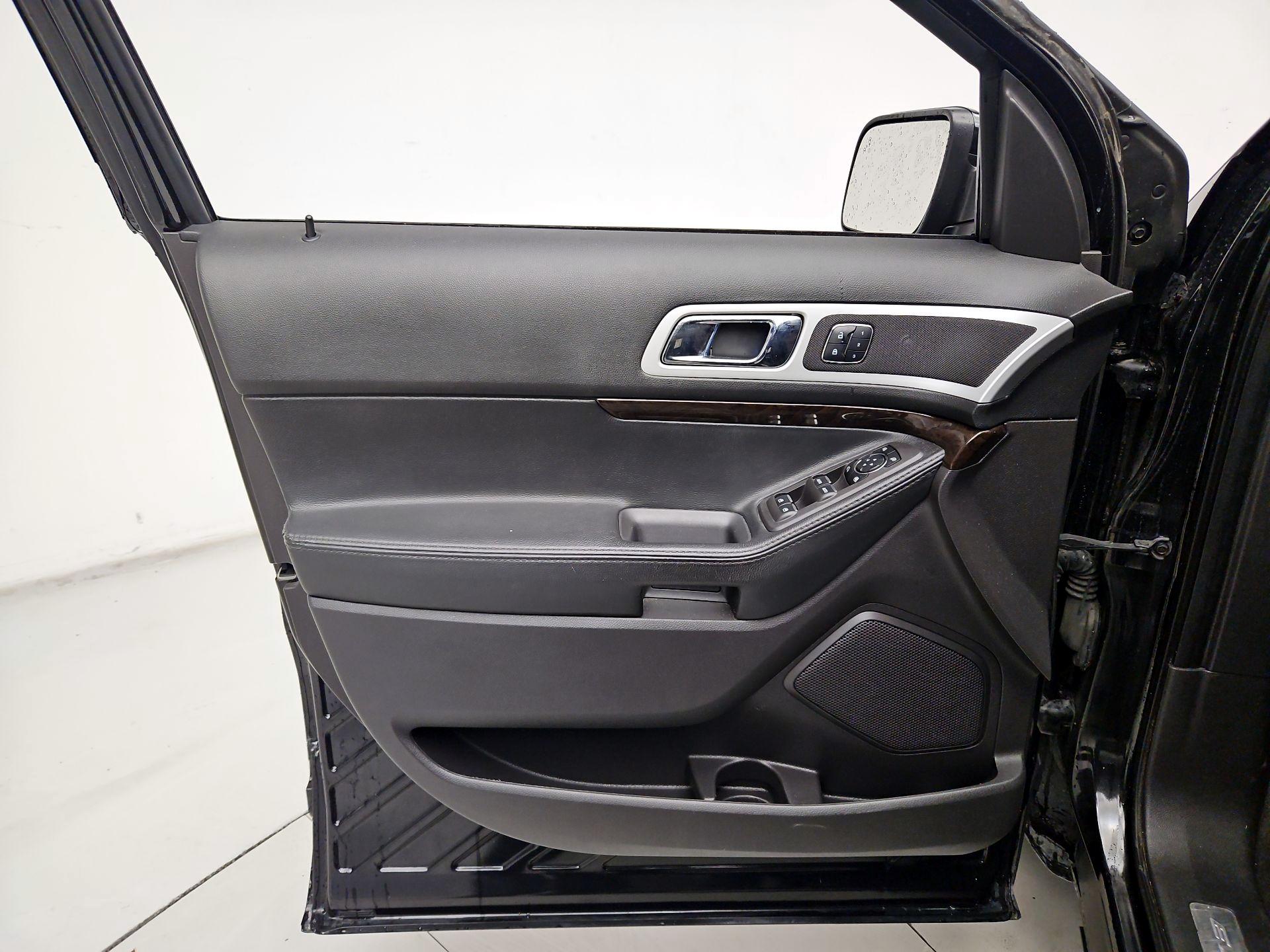 Thumbnail: 2015 Ford Explorer - 12