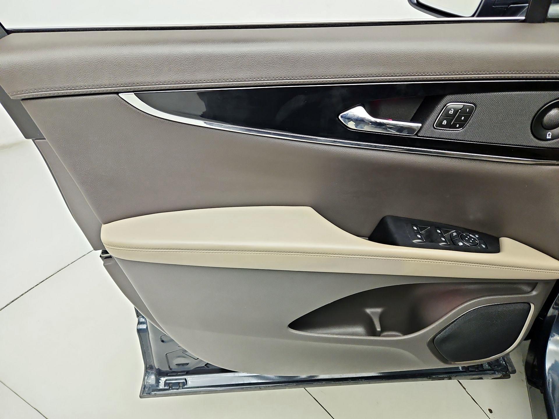 Thumbnail: 2023 Lincoln Nautilus - 12