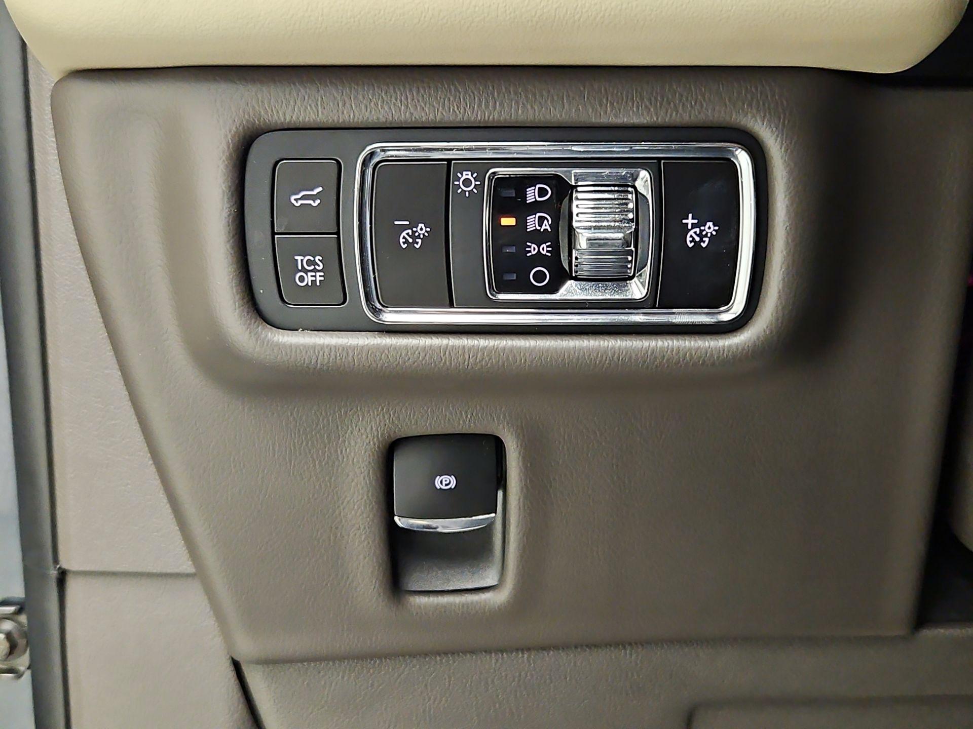 Thumbnail: 2023 Lincoln Nautilus - 13