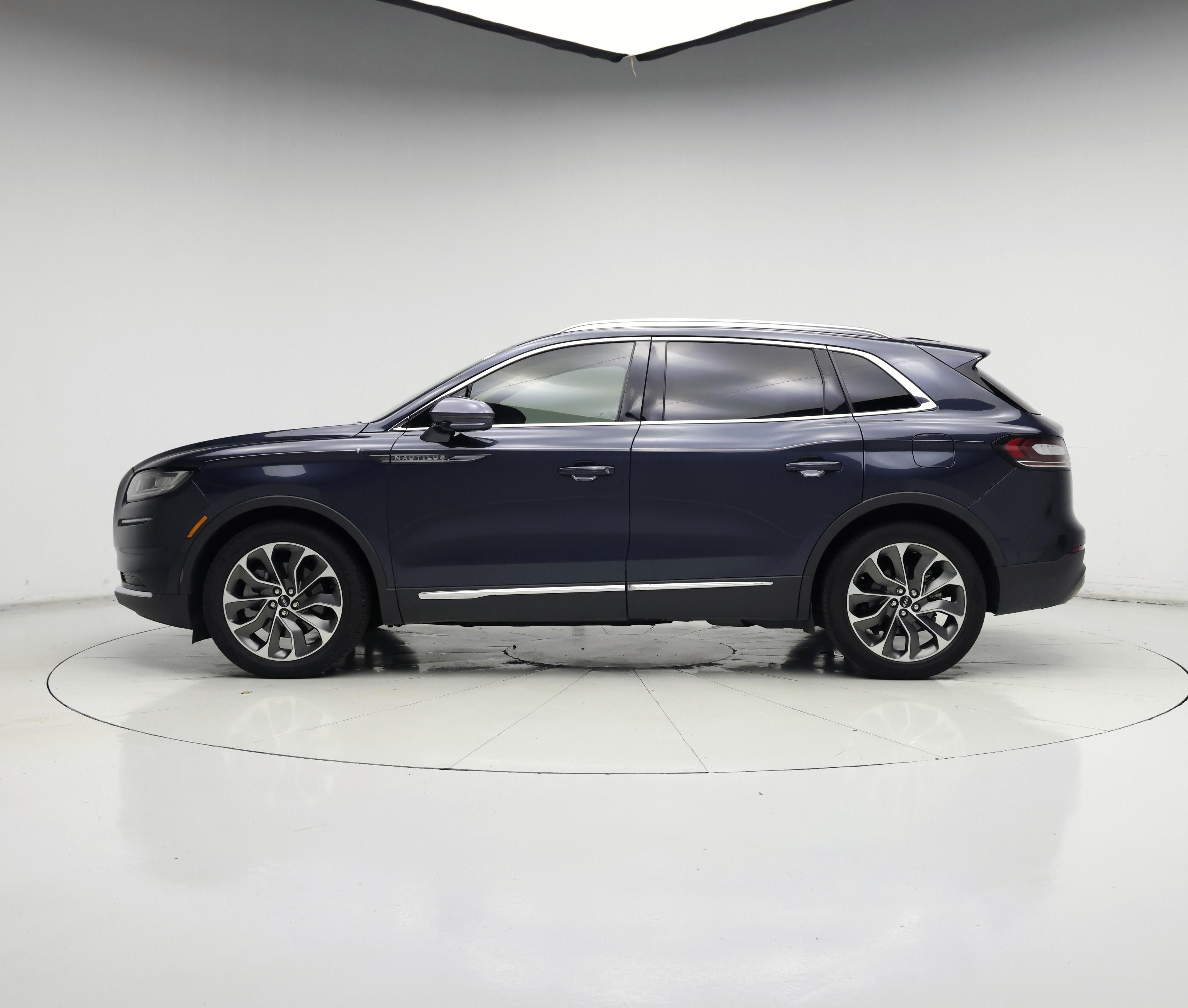 Thumbnail: 2023 Lincoln Nautilus - 3