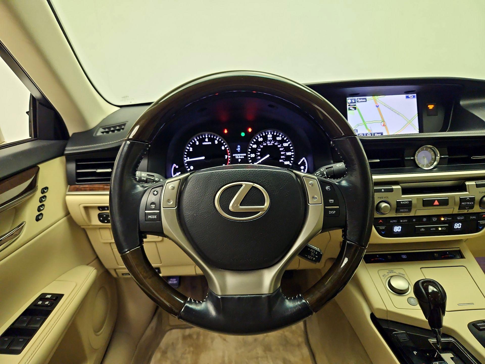 Thumbnail: 2015 Lexus ES - 10