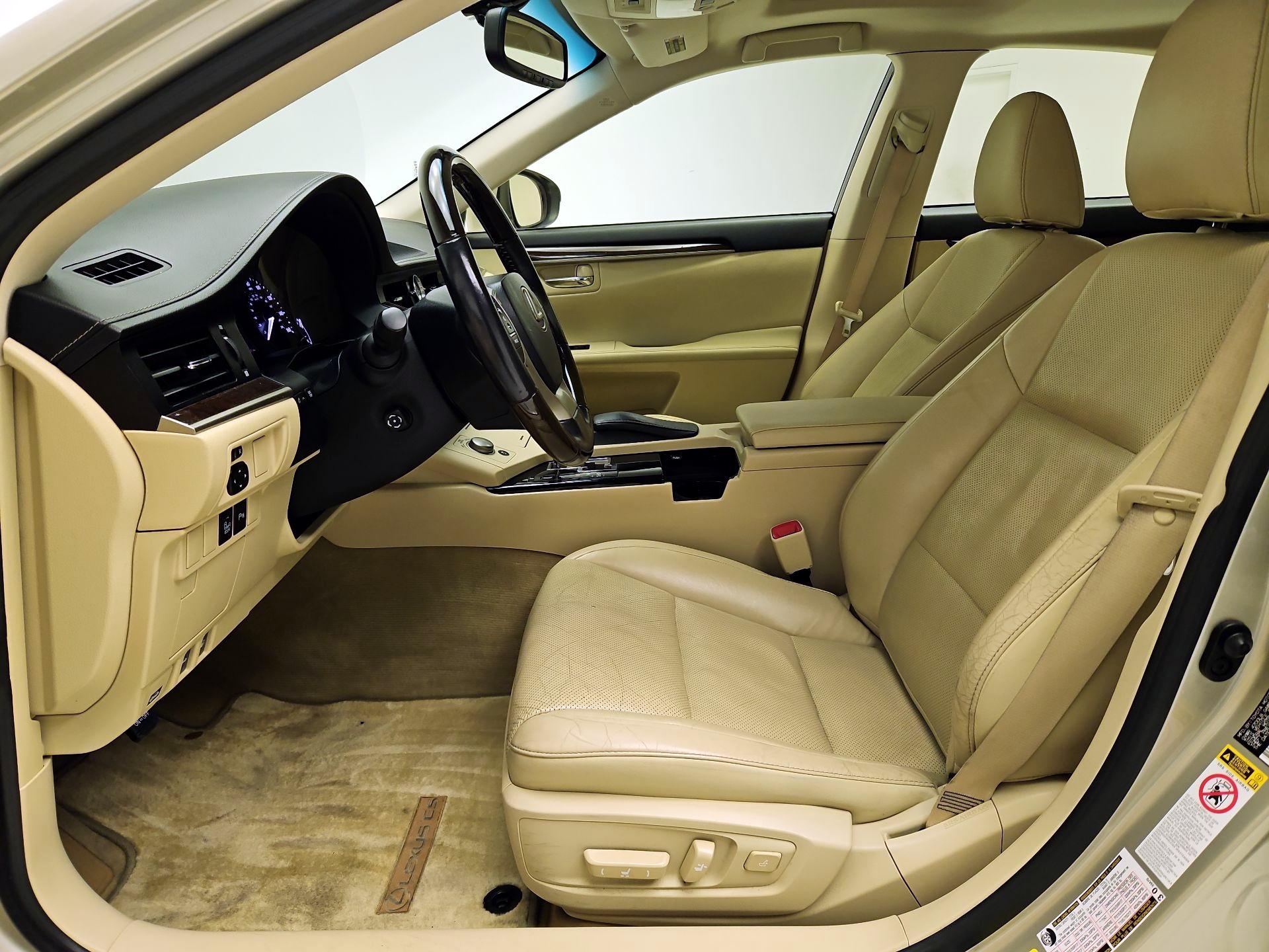 Thumbnail: 2015 Lexus ES - 11