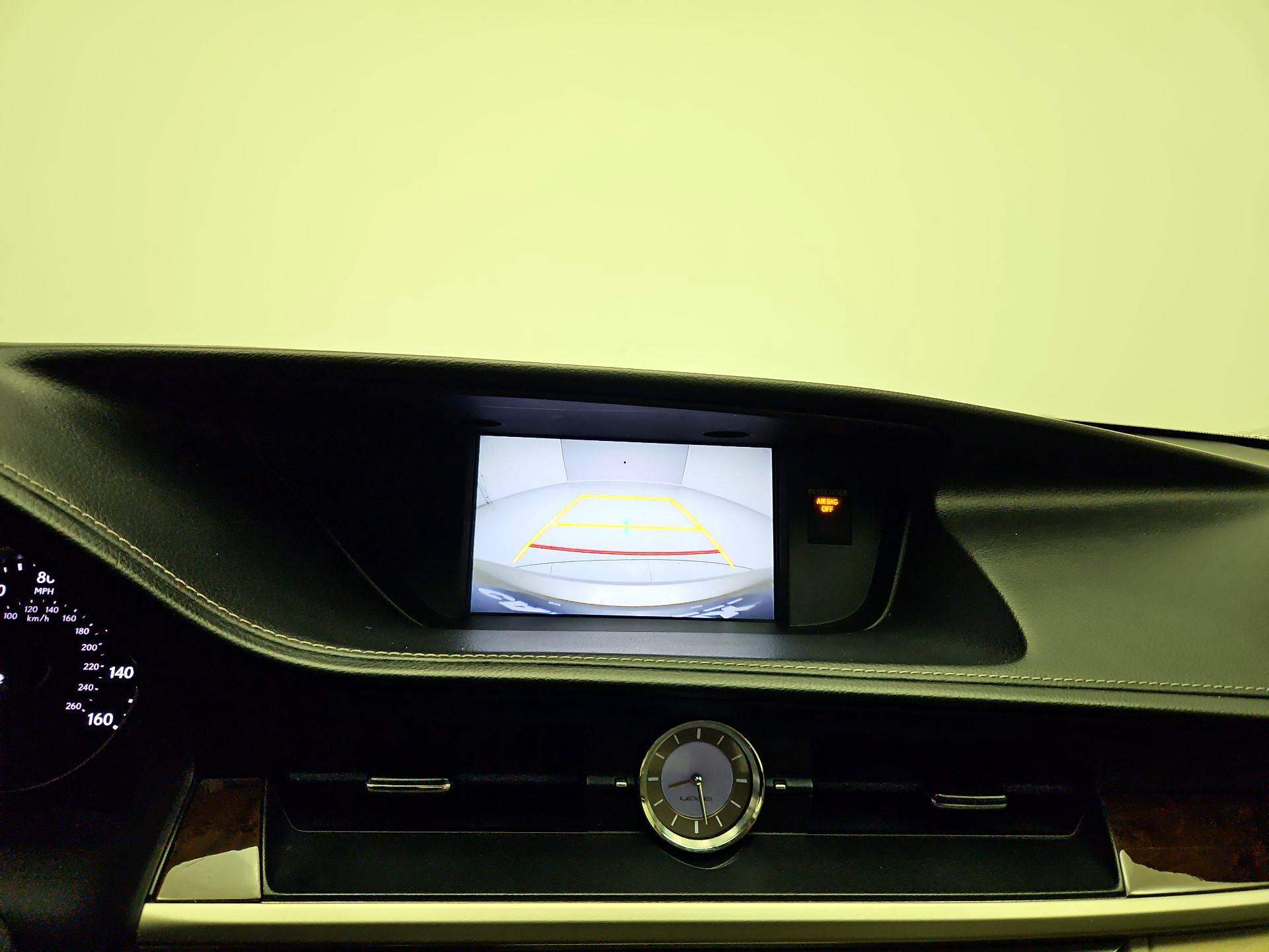 Thumbnail: 2015 Lexus ES - 14