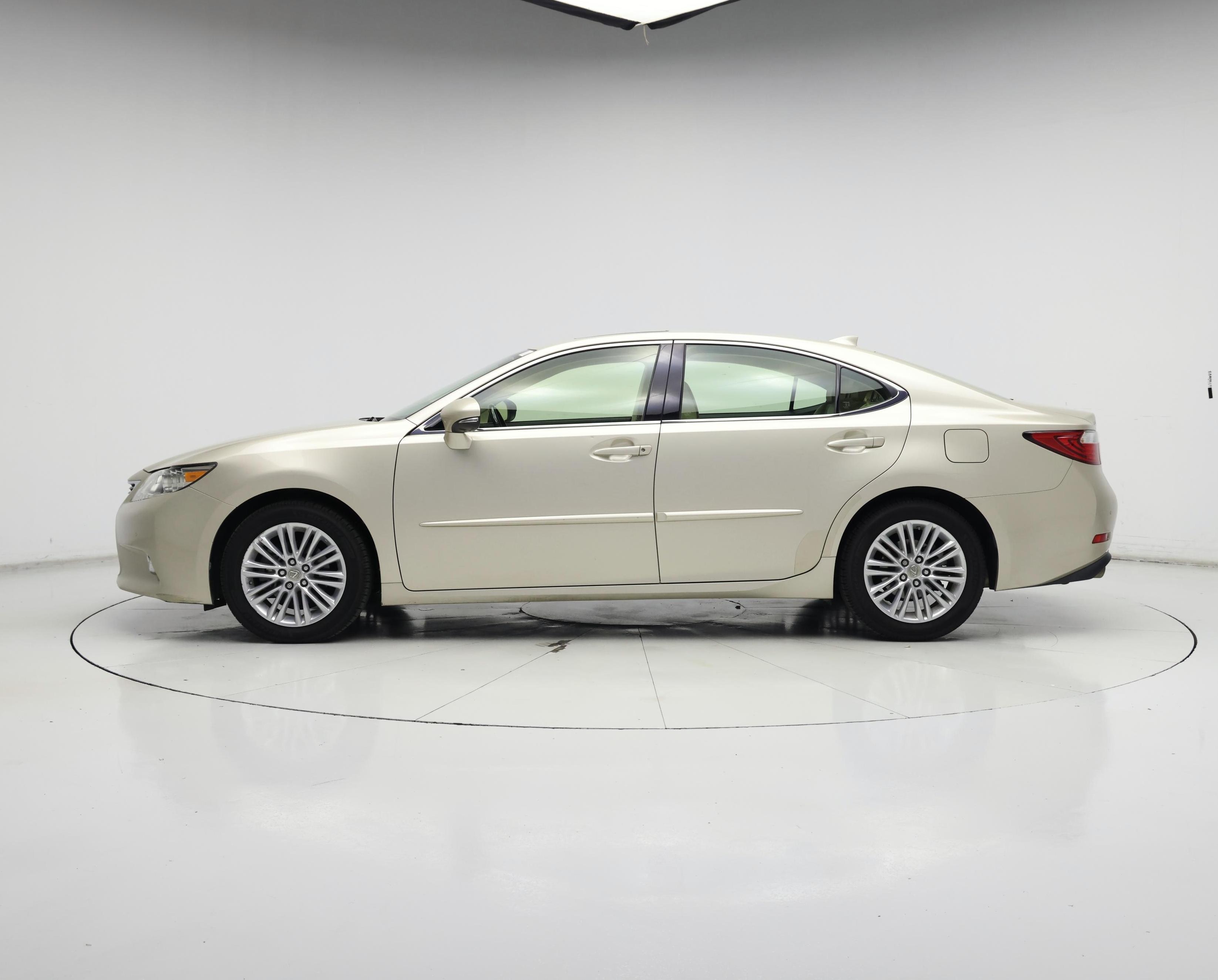 Thumbnail: 2015 Lexus ES - 3