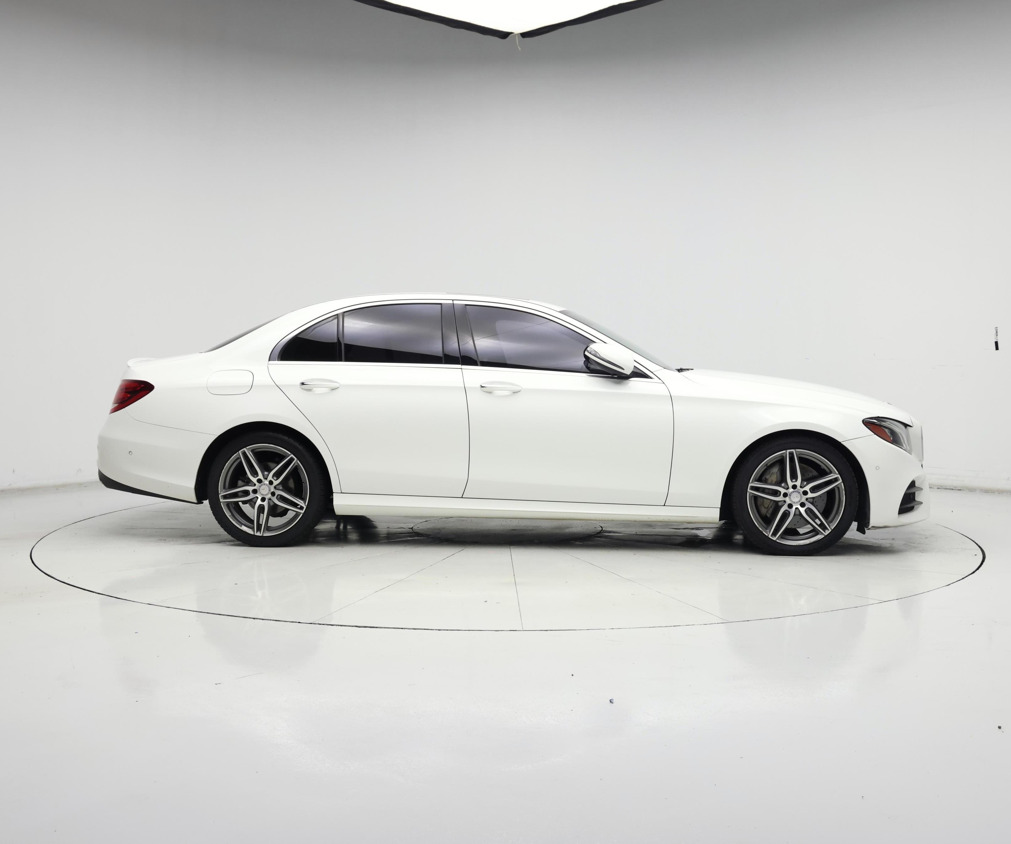 Thumbnail: 2017 Mercedes-Benz E-Class - 7