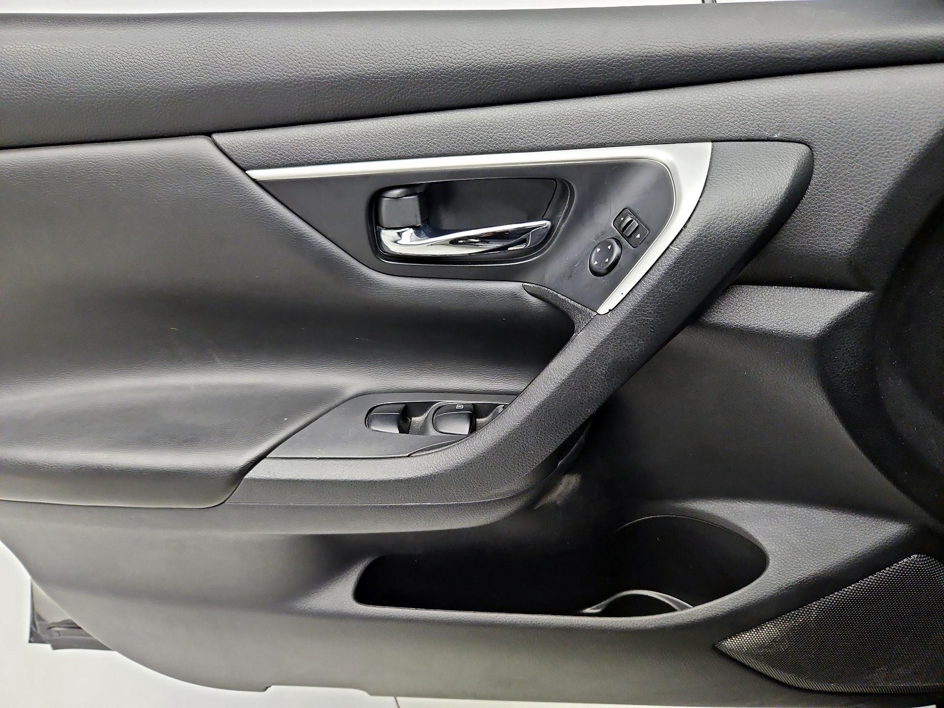 Thumbnail: 2018 Nissan Altima - 12