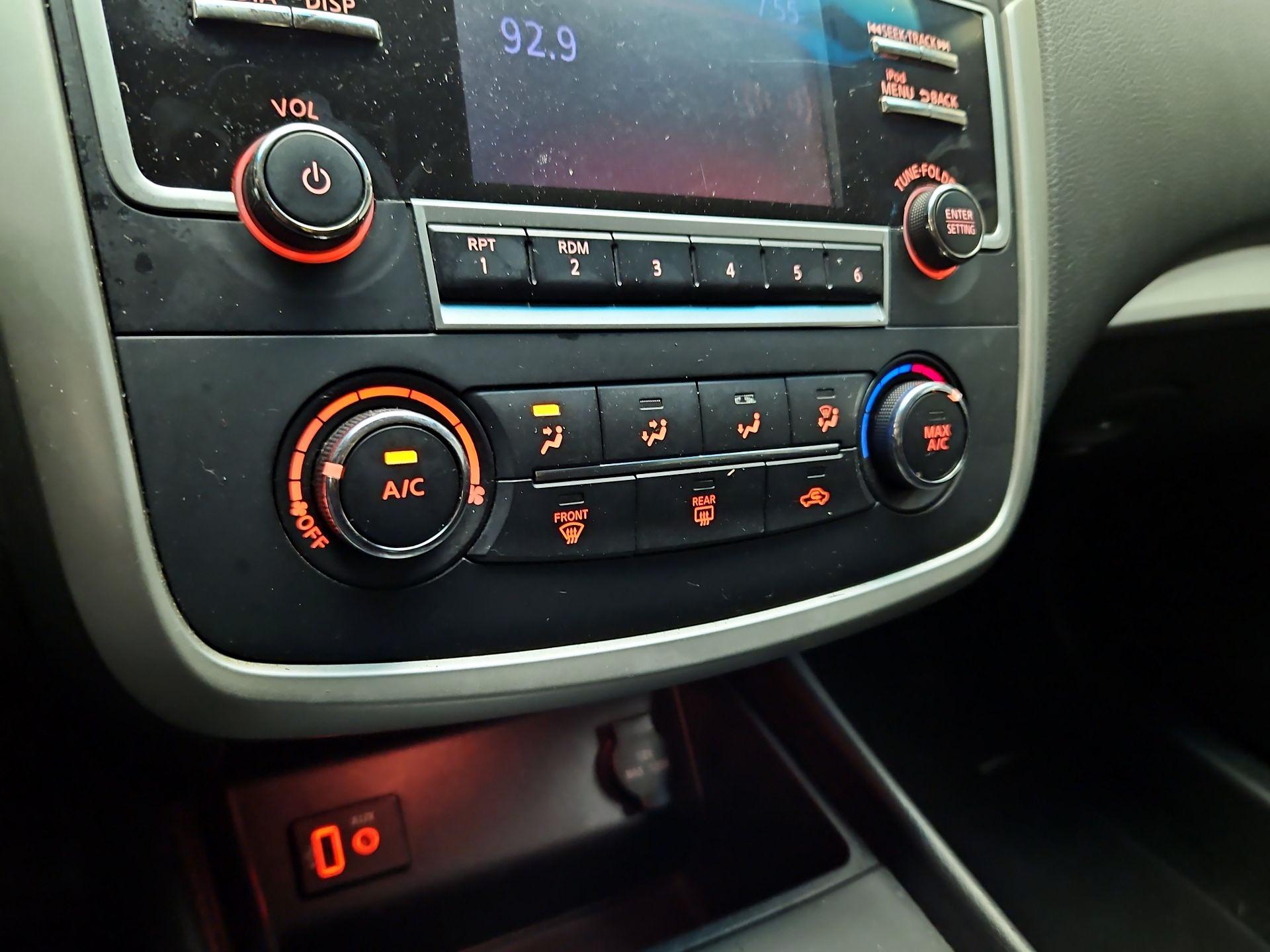 Thumbnail: 2018 Nissan Altima - 16