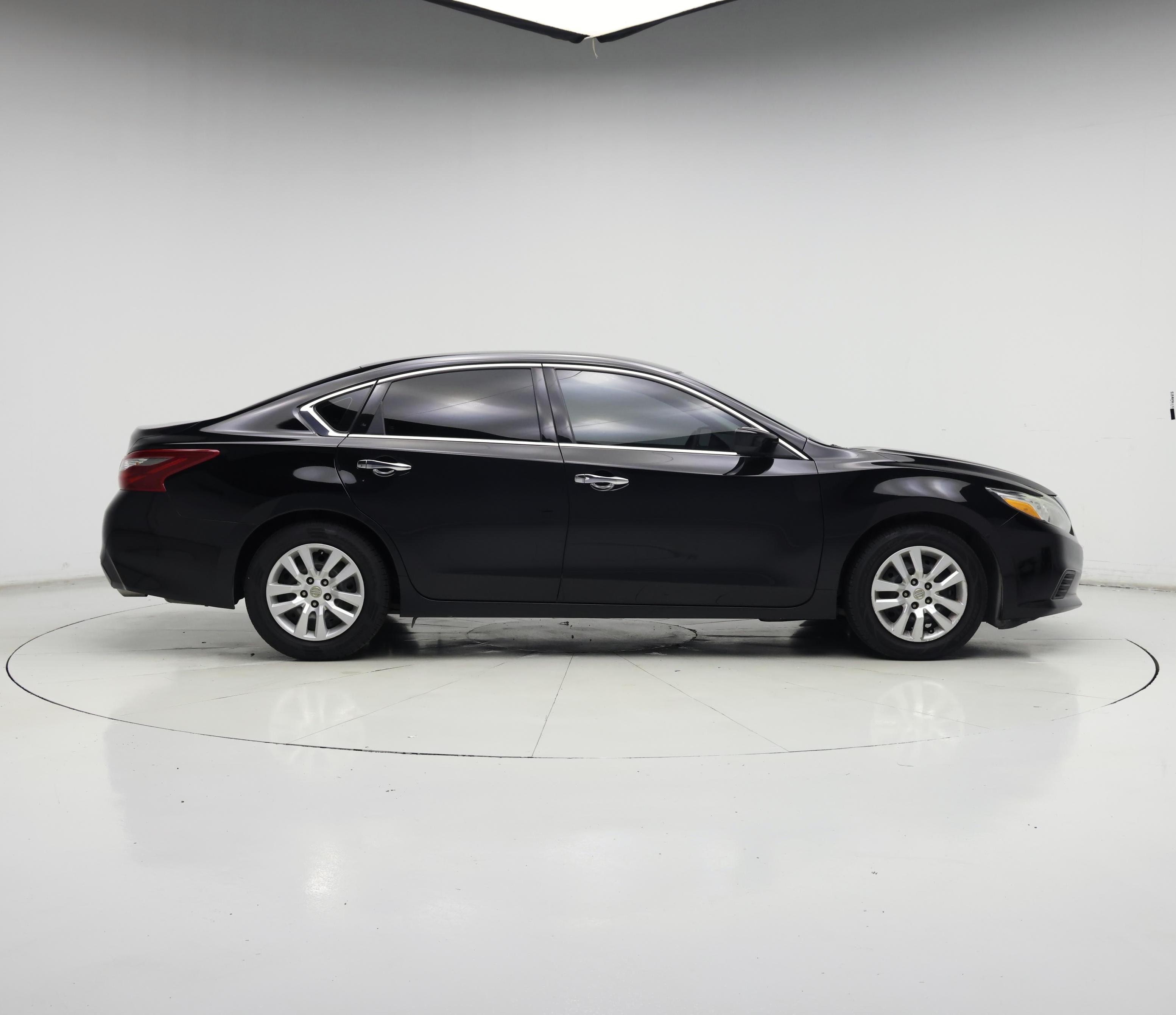 Thumbnail: 2018 Nissan Altima - 7