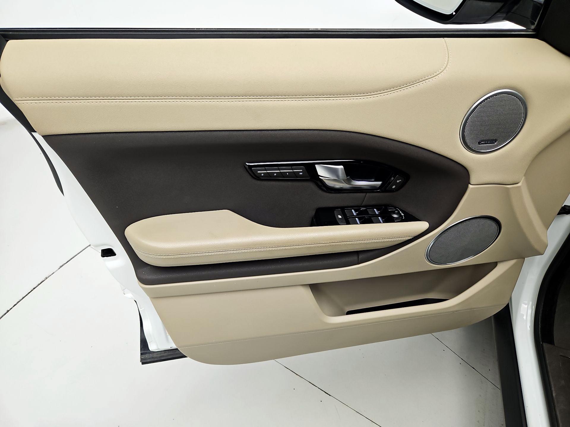 Thumbnail: 2018 Land Rover Range Rover Evoque - 12