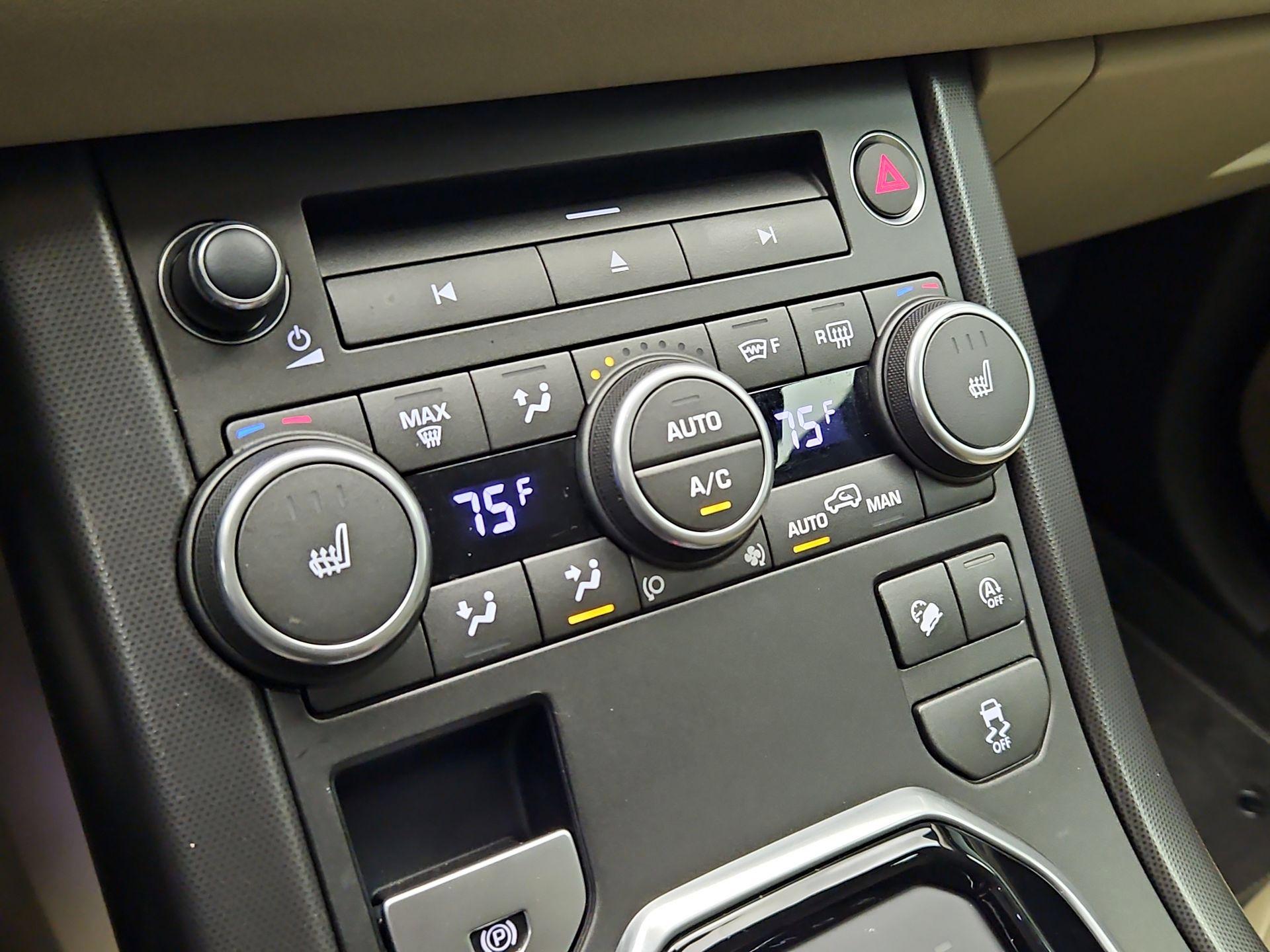 Thumbnail: 2018 Land Rover Range Rover Evoque - 17