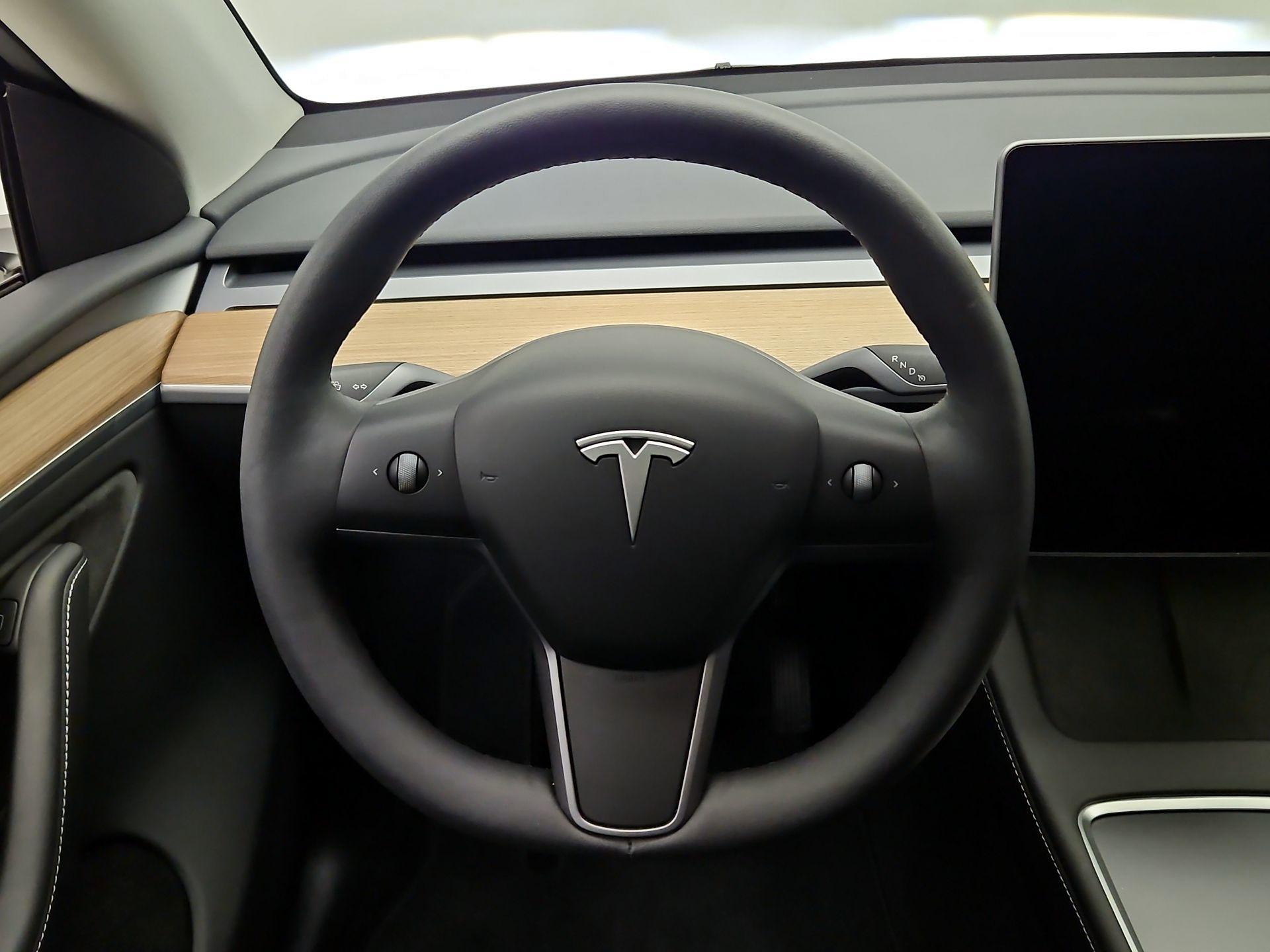 Thumbnail: 2025 Tesla Model Y - 10