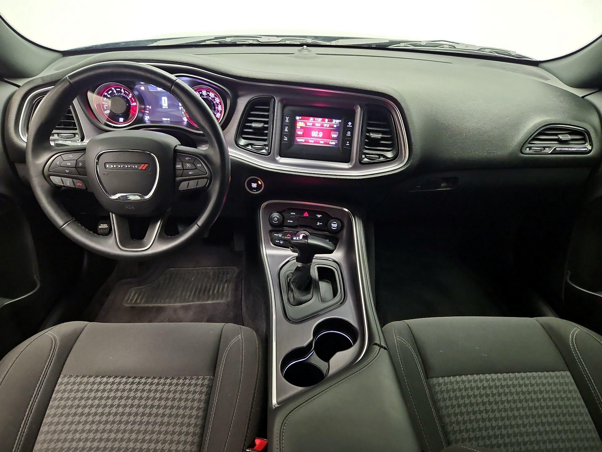 Thumbnail: 2017 Dodge Challenger - 9