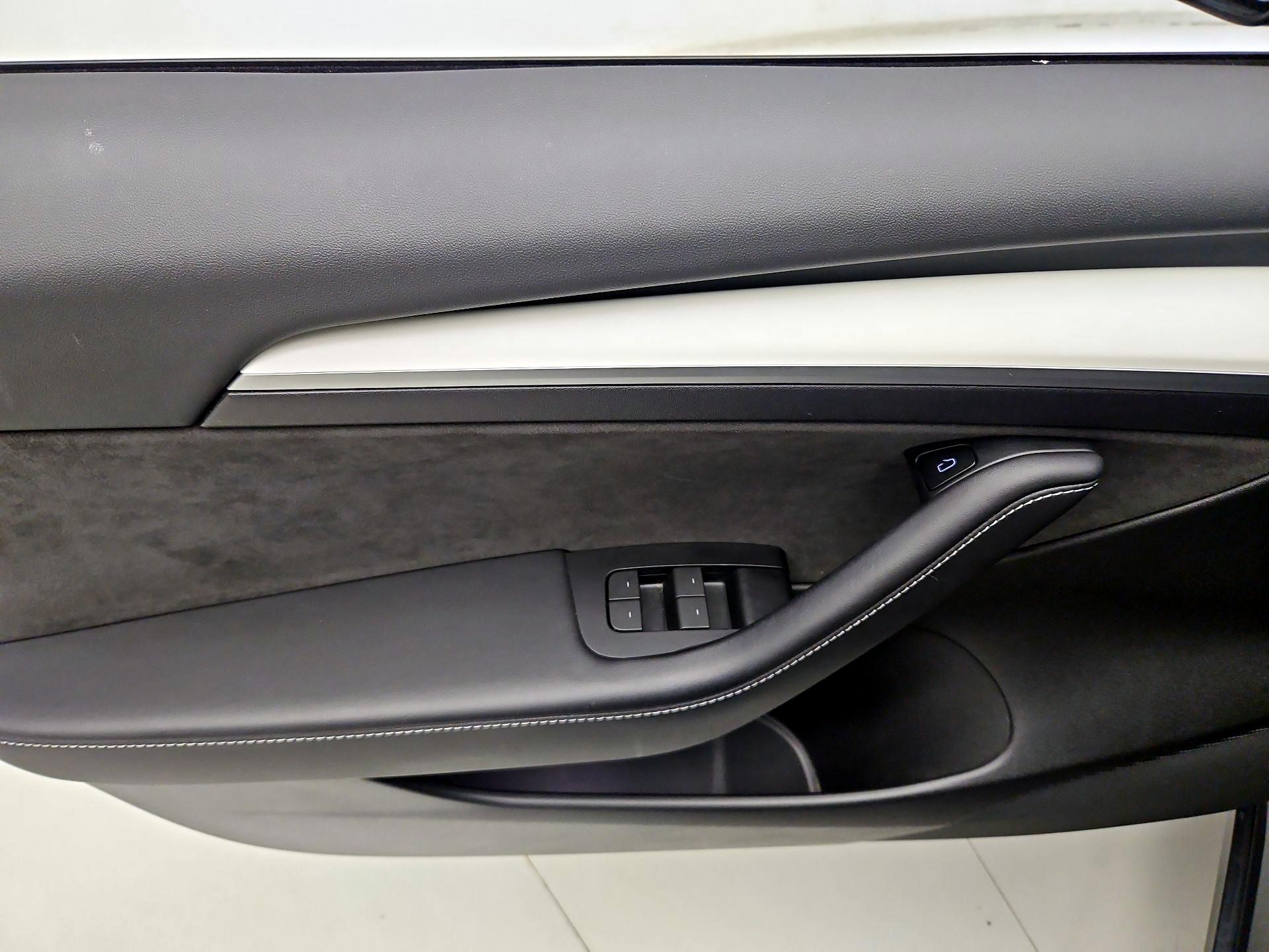 Thumbnail: 2022 Tesla Model 3 - 12