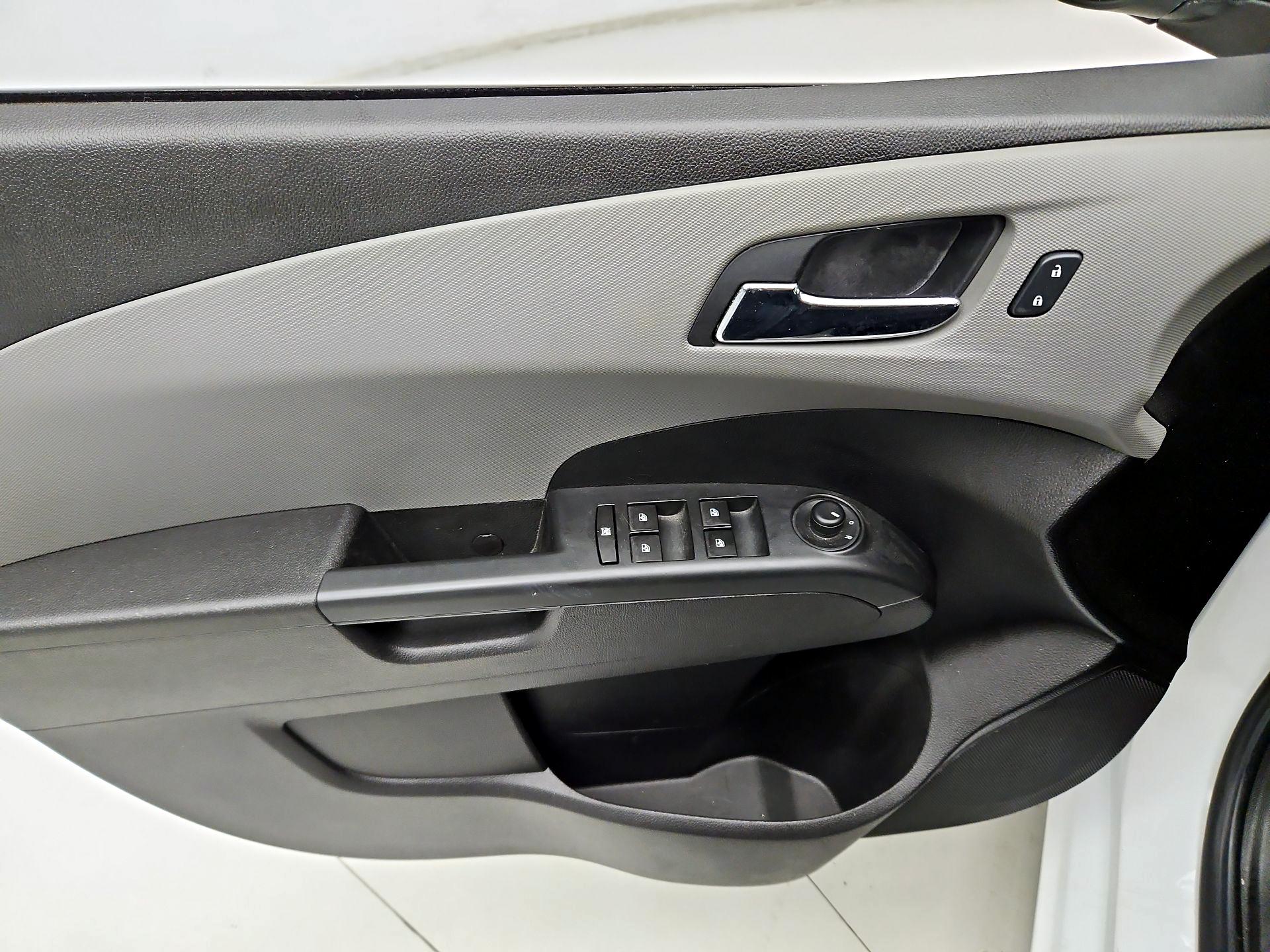 Thumbnail: 2016 Chevrolet Sonic - 12