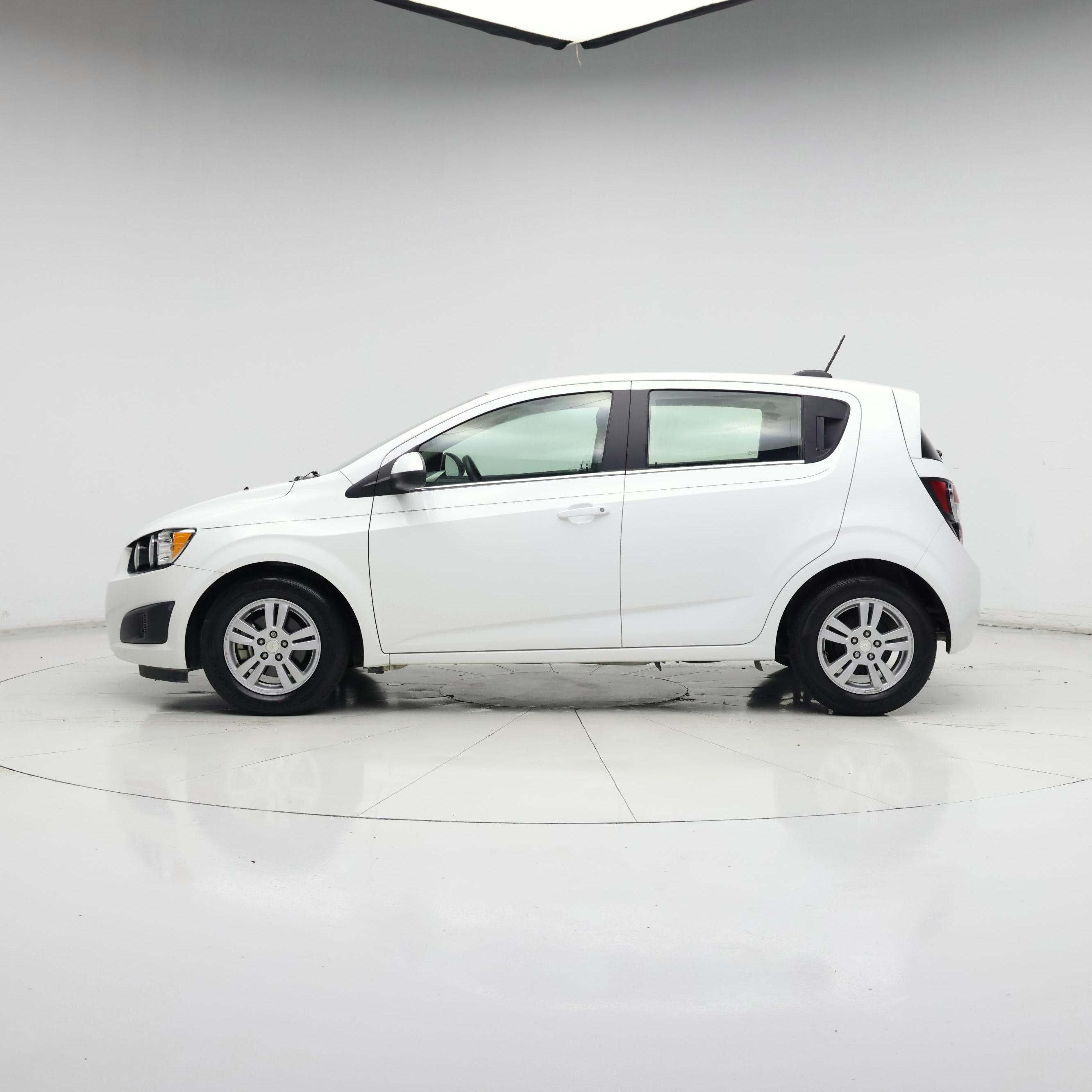Thumbnail: 2016 Chevrolet Sonic - 3