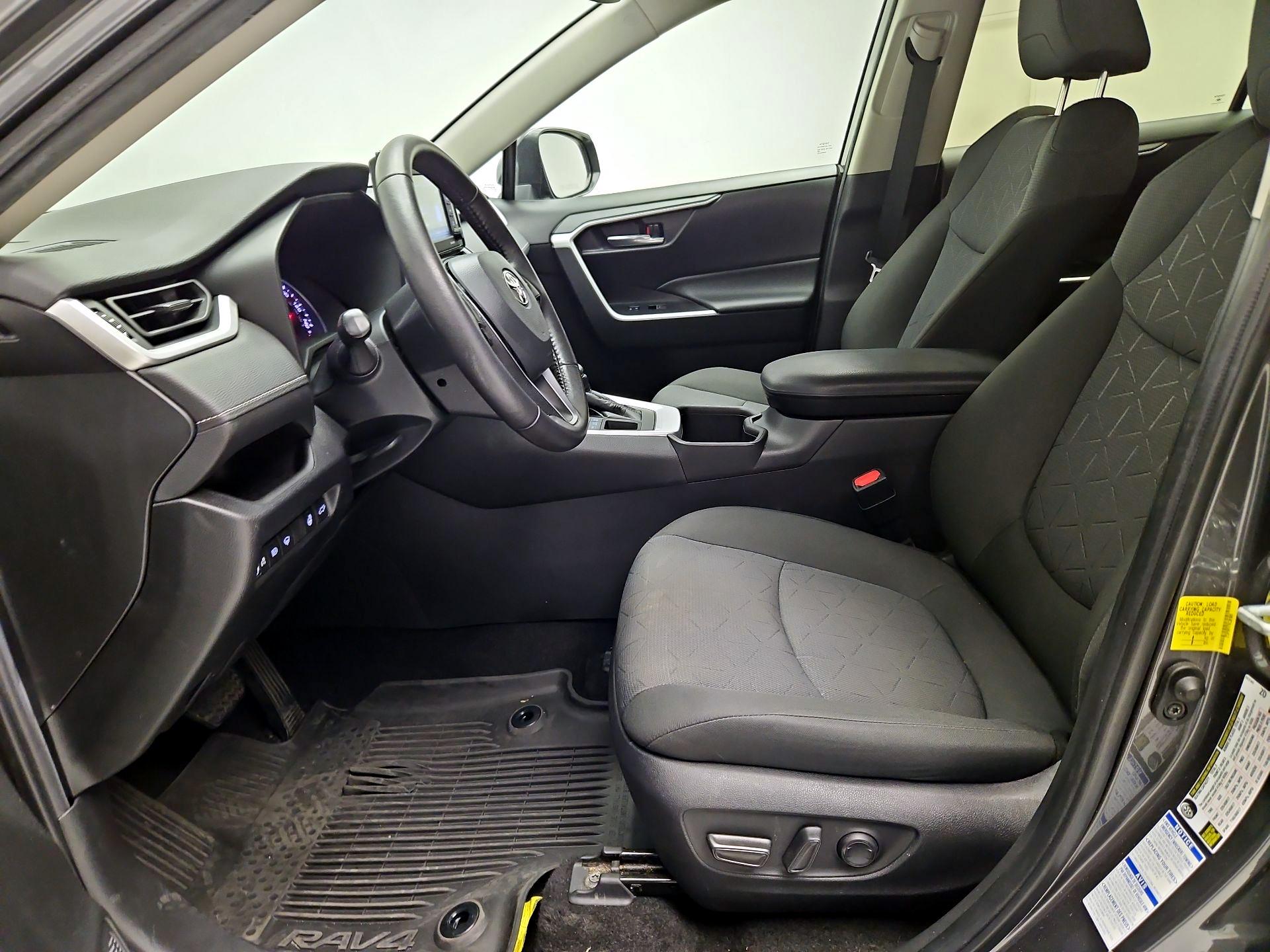 Thumbnail: 2022 Toyota RAV4 - 11