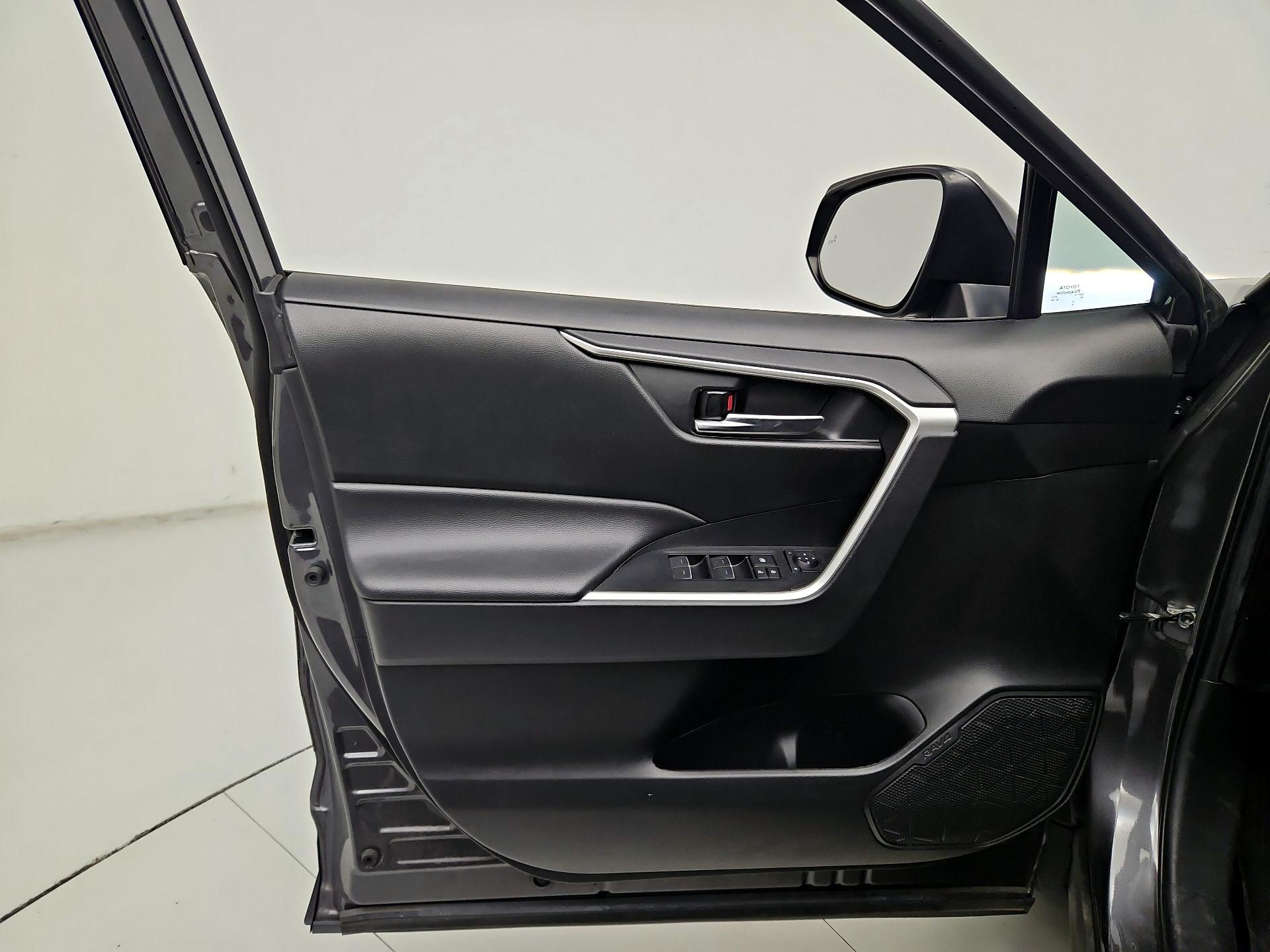 Thumbnail: 2022 Toyota RAV4 - 12