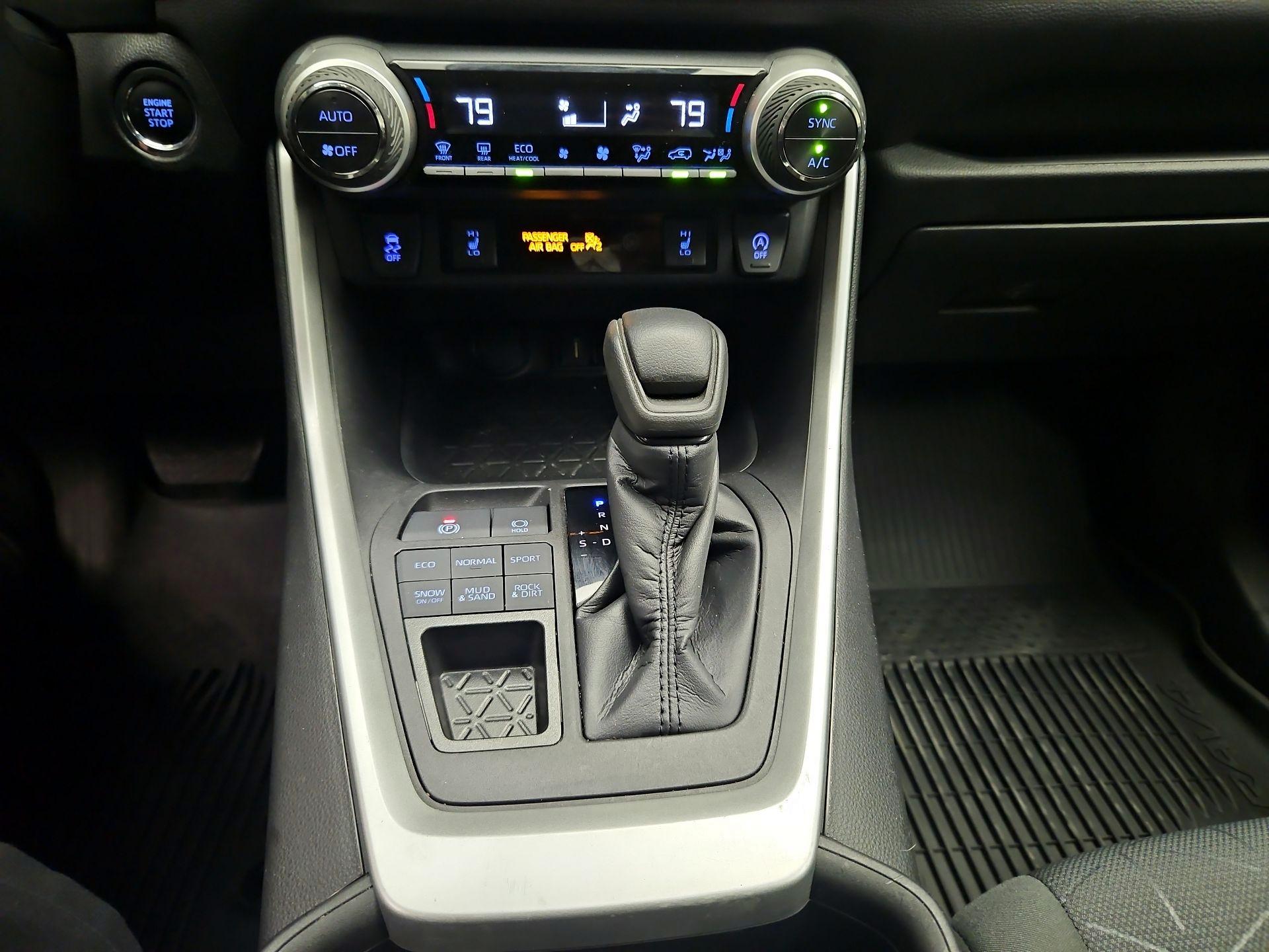 Thumbnail: 2022 Toyota RAV4 - 16