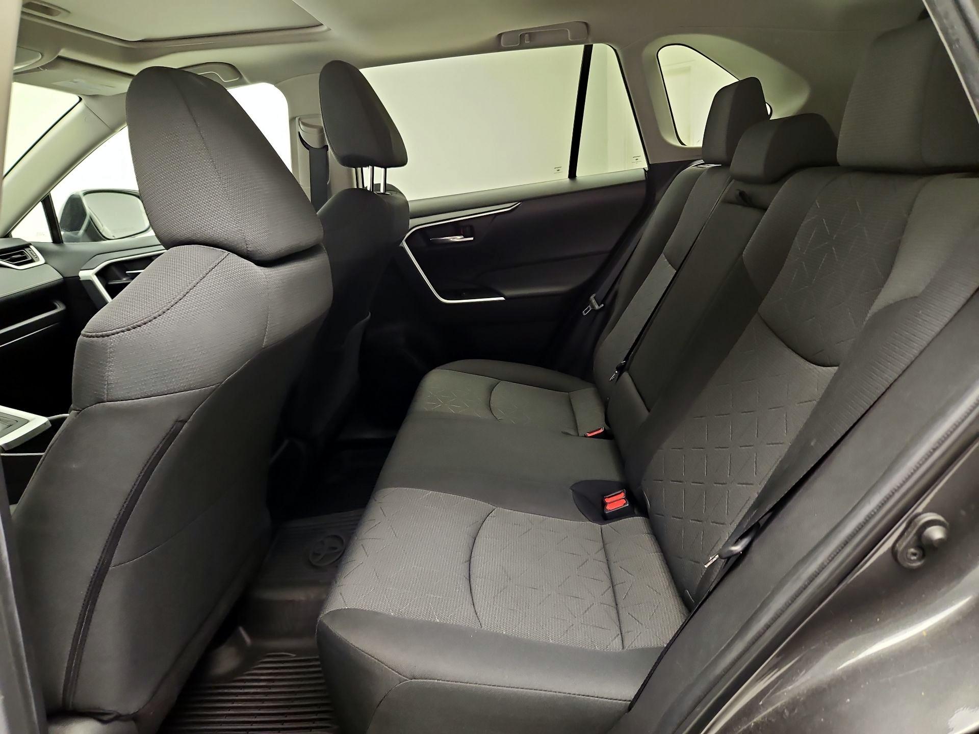 Thumbnail: 2022 Toyota RAV4 - 17