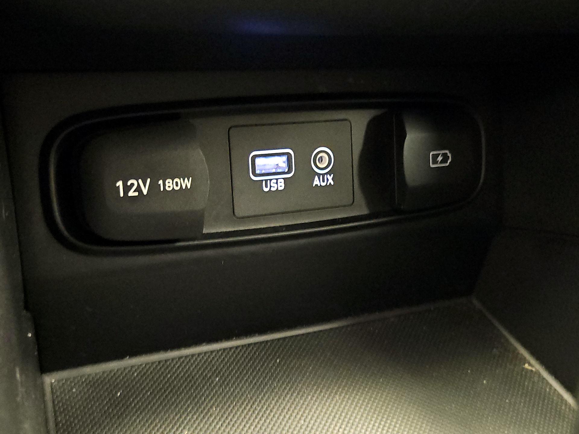 Thumbnail: 2019 Hyundai Santa Fe - 18