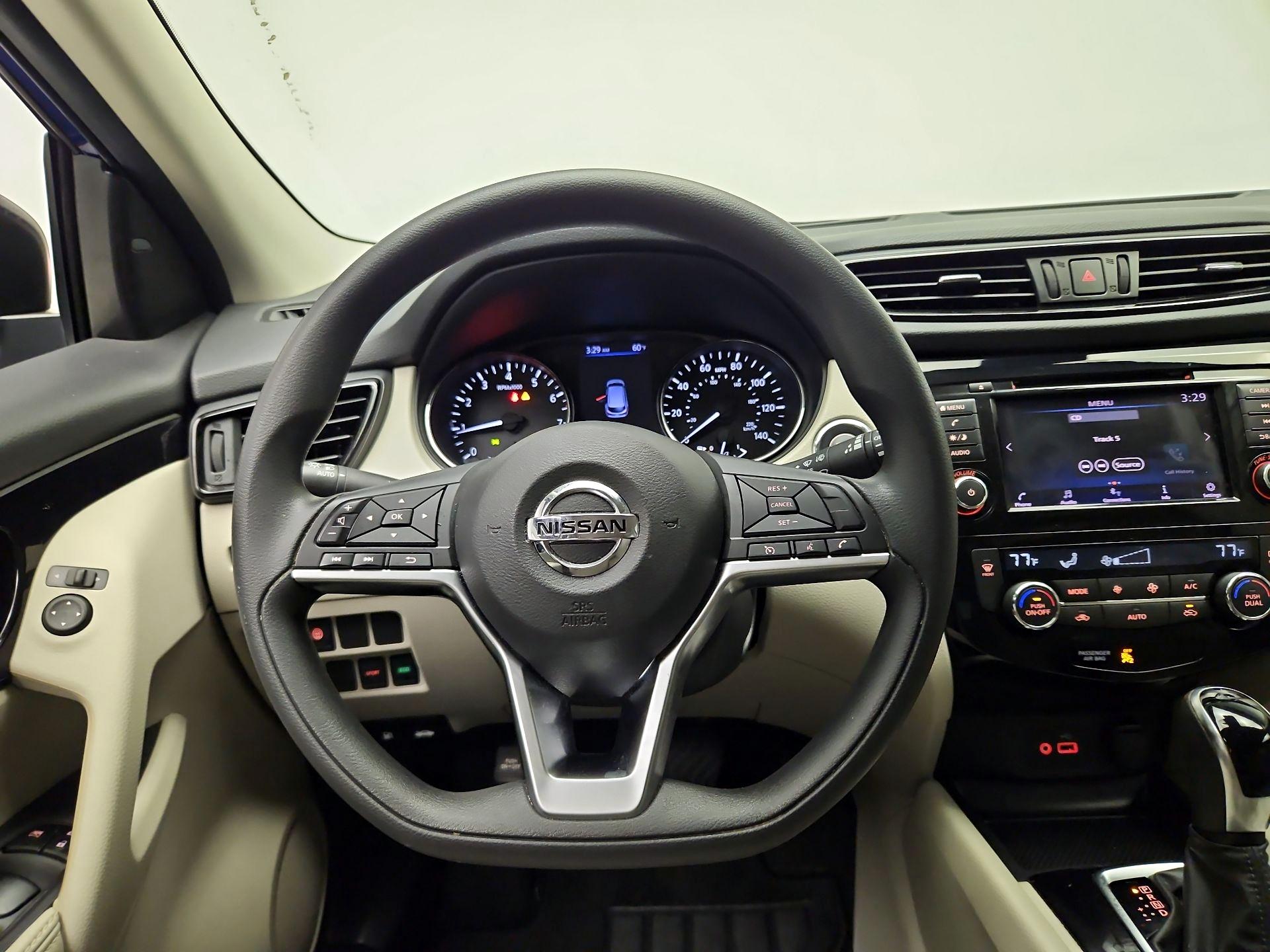 Thumbnail: 2020 Nissan Rogue Sport - 10