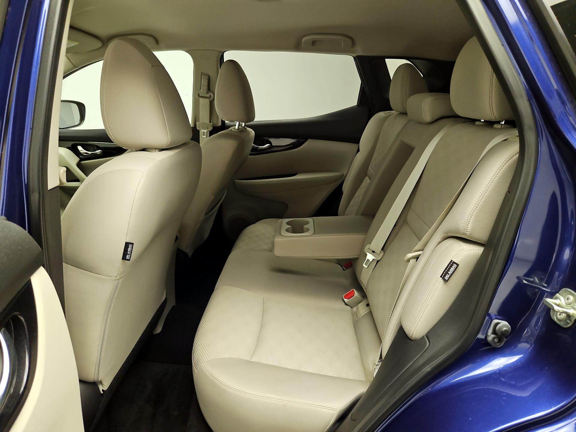 Thumbnail: 2020 Nissan Rogue Sport - 17