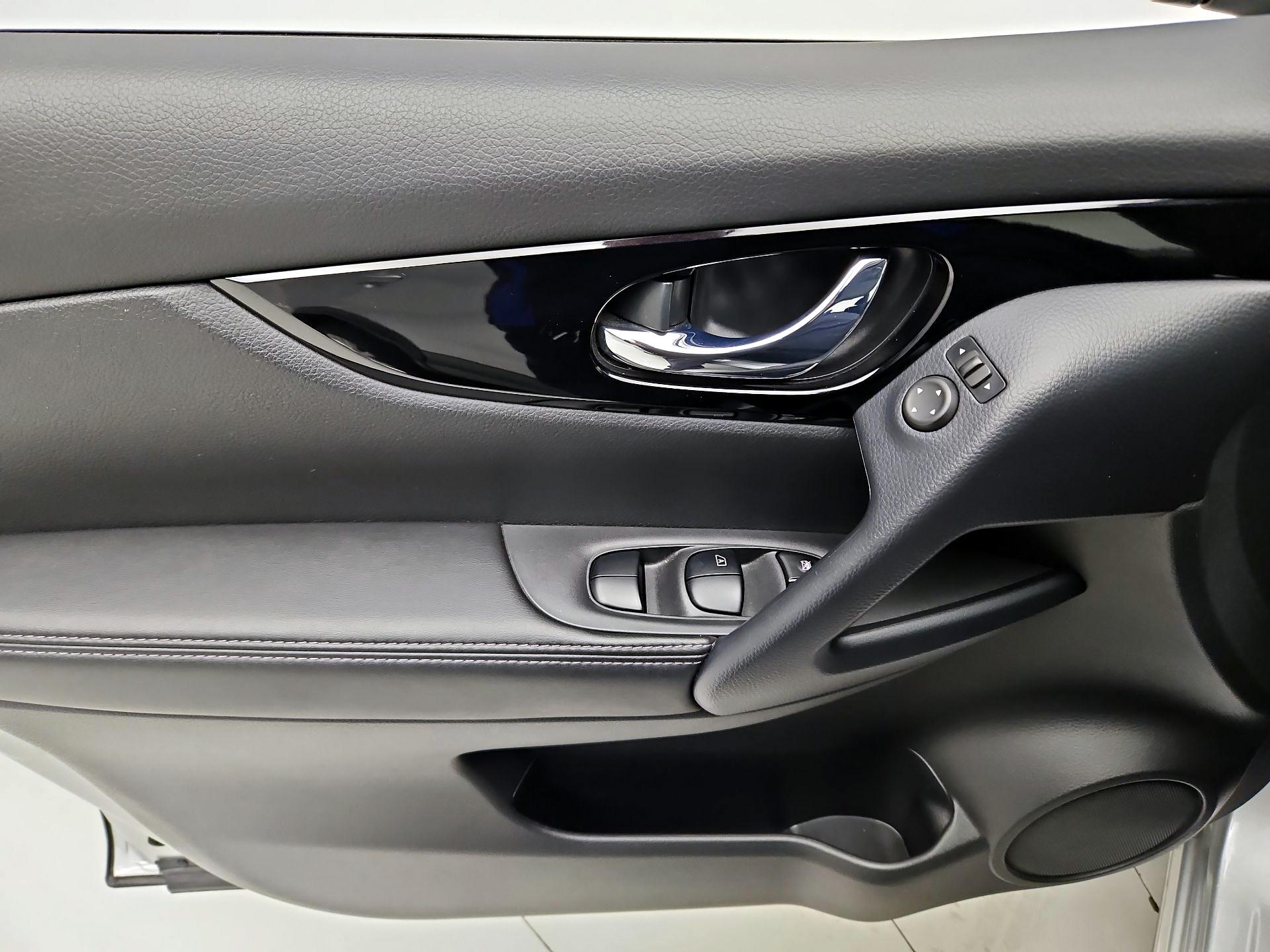 Thumbnail: 2021 Nissan Rogue Sport - 12